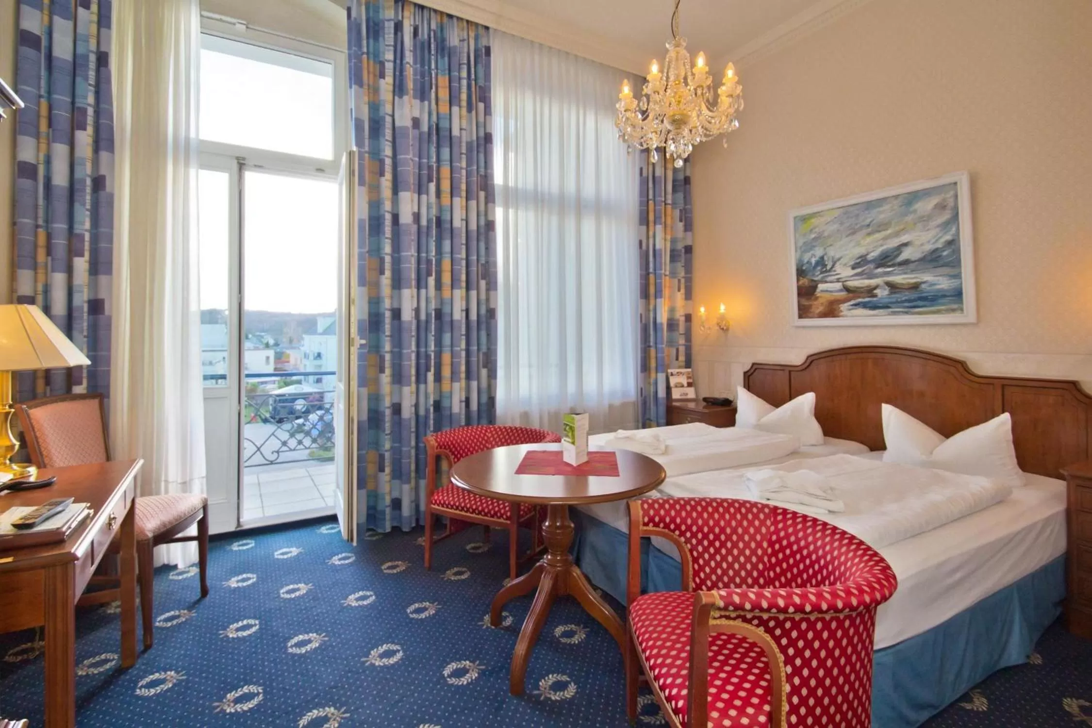 Photo of the whole room, Bed in SEETELHOTEL Villa Esplanade mit Aurora die zwei Villen als Rückzugsorte mit Stil, Genuss und Geschichte