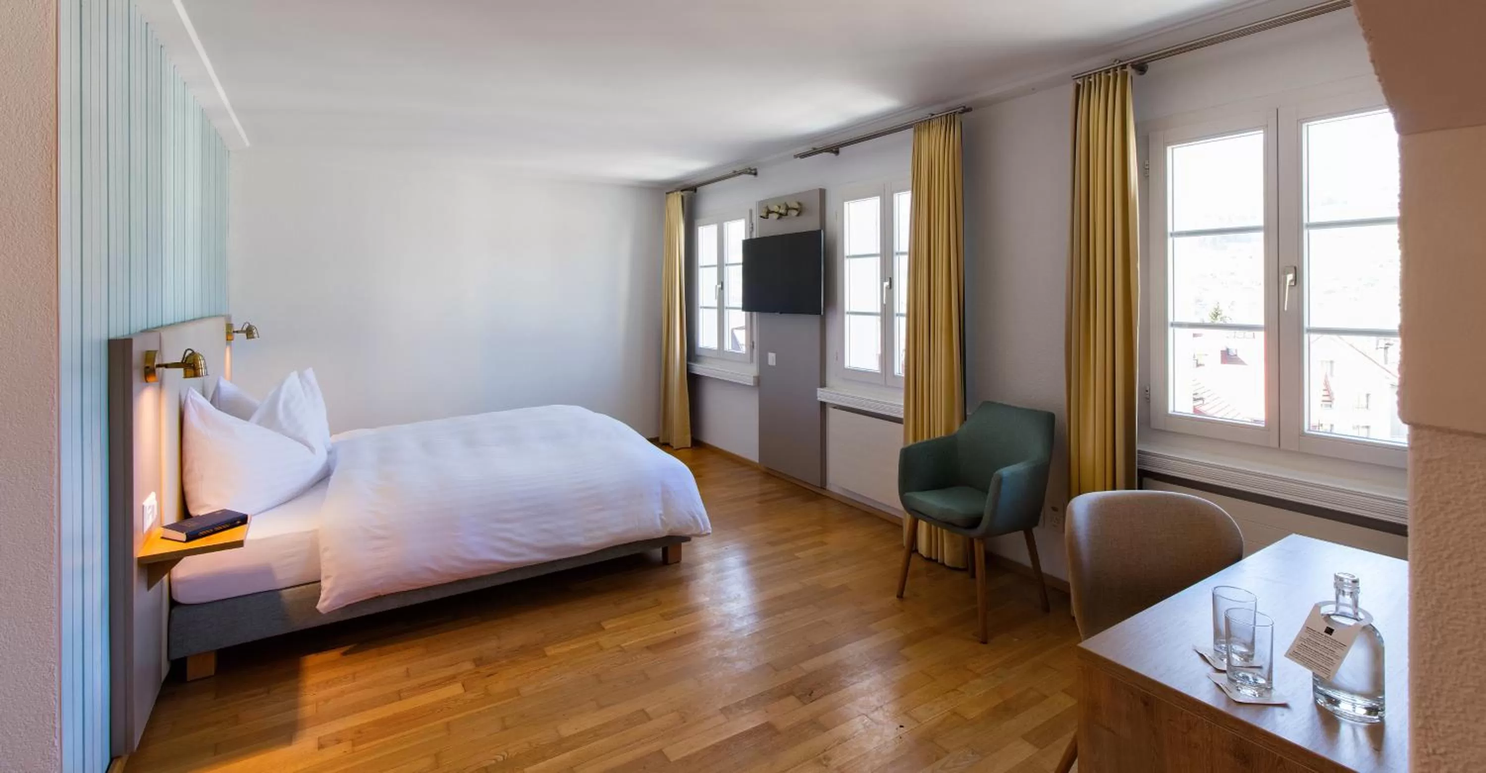 Bed in Hotel Kreuz by b-smart