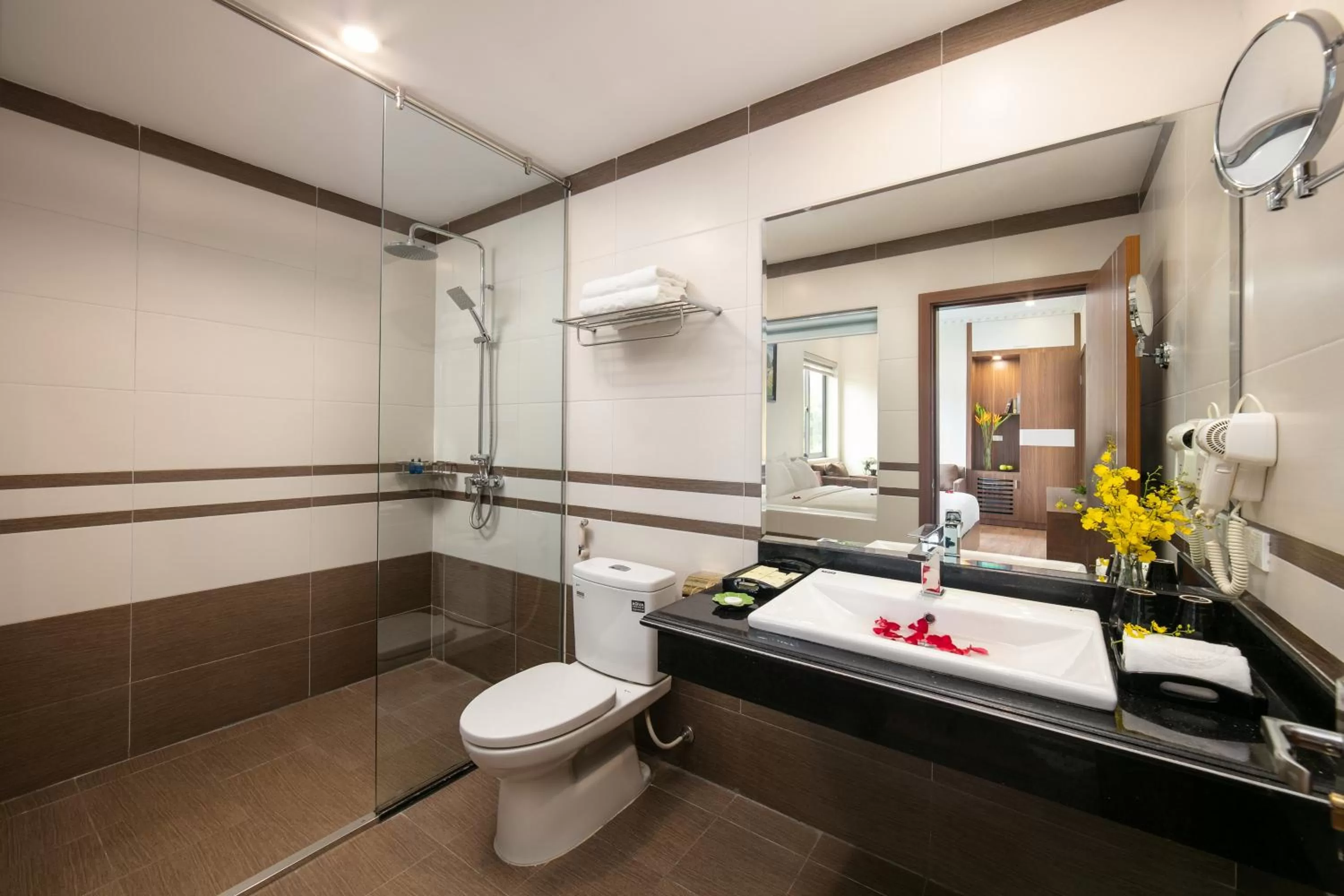 Bathroom in Tam Coc Holiday Hotel & Villa