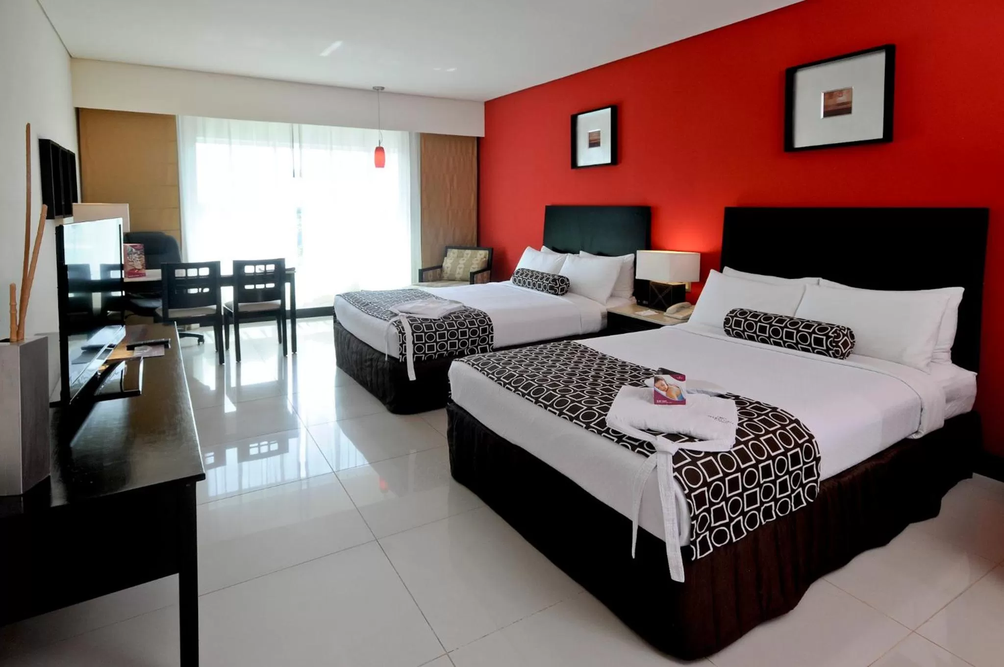 Photo of the whole room, Bed in Crowne Plaza Villahermosa by IHG