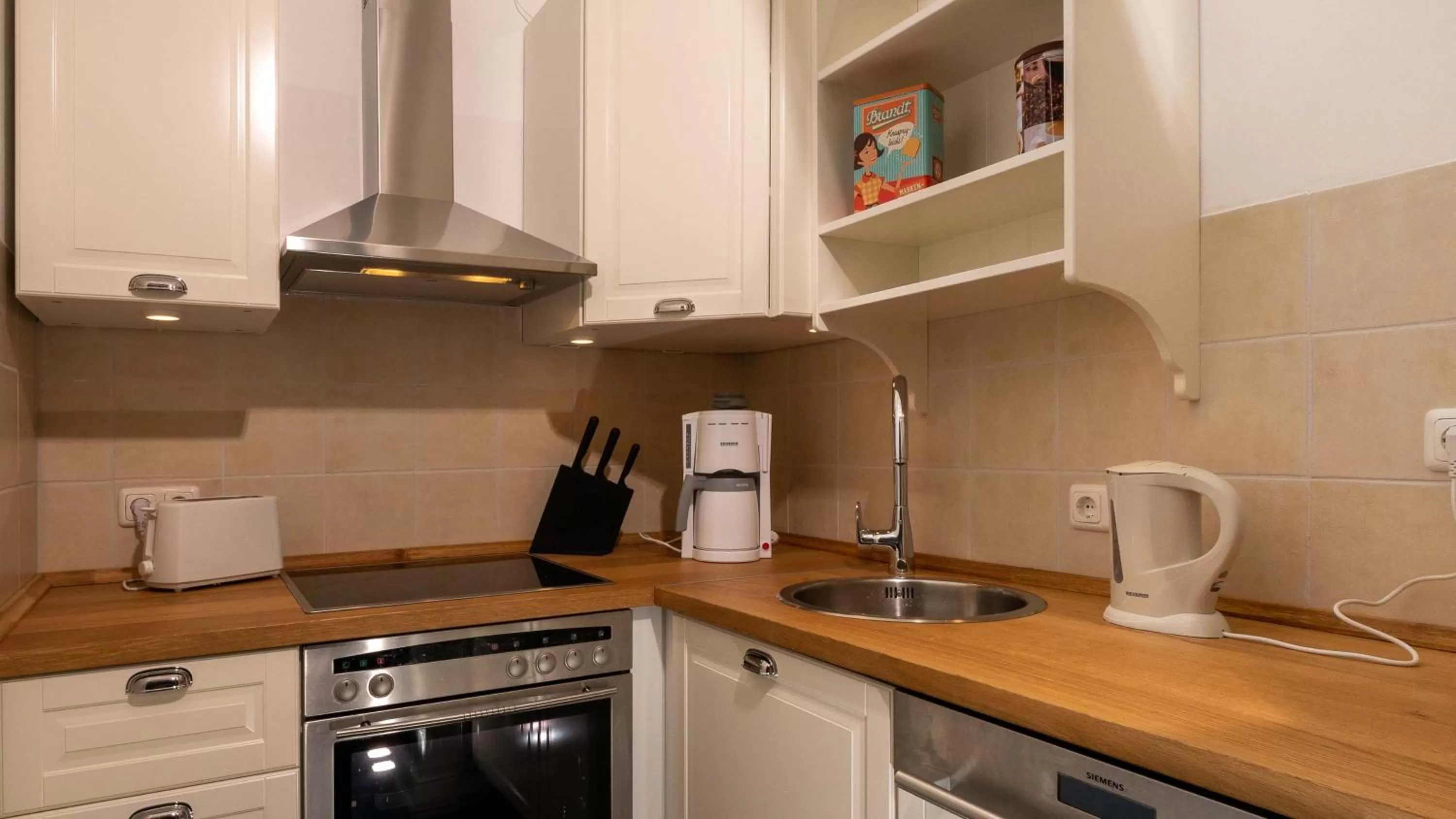 Coffee/tea facilities in Rosenhof-Lodge