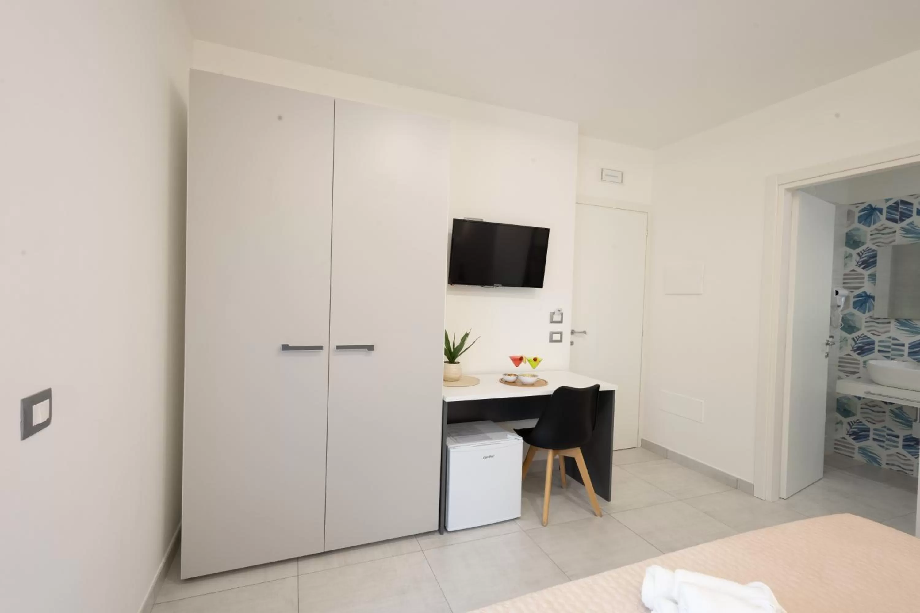 Bed, TV/Entertainment Center in Rosy's House