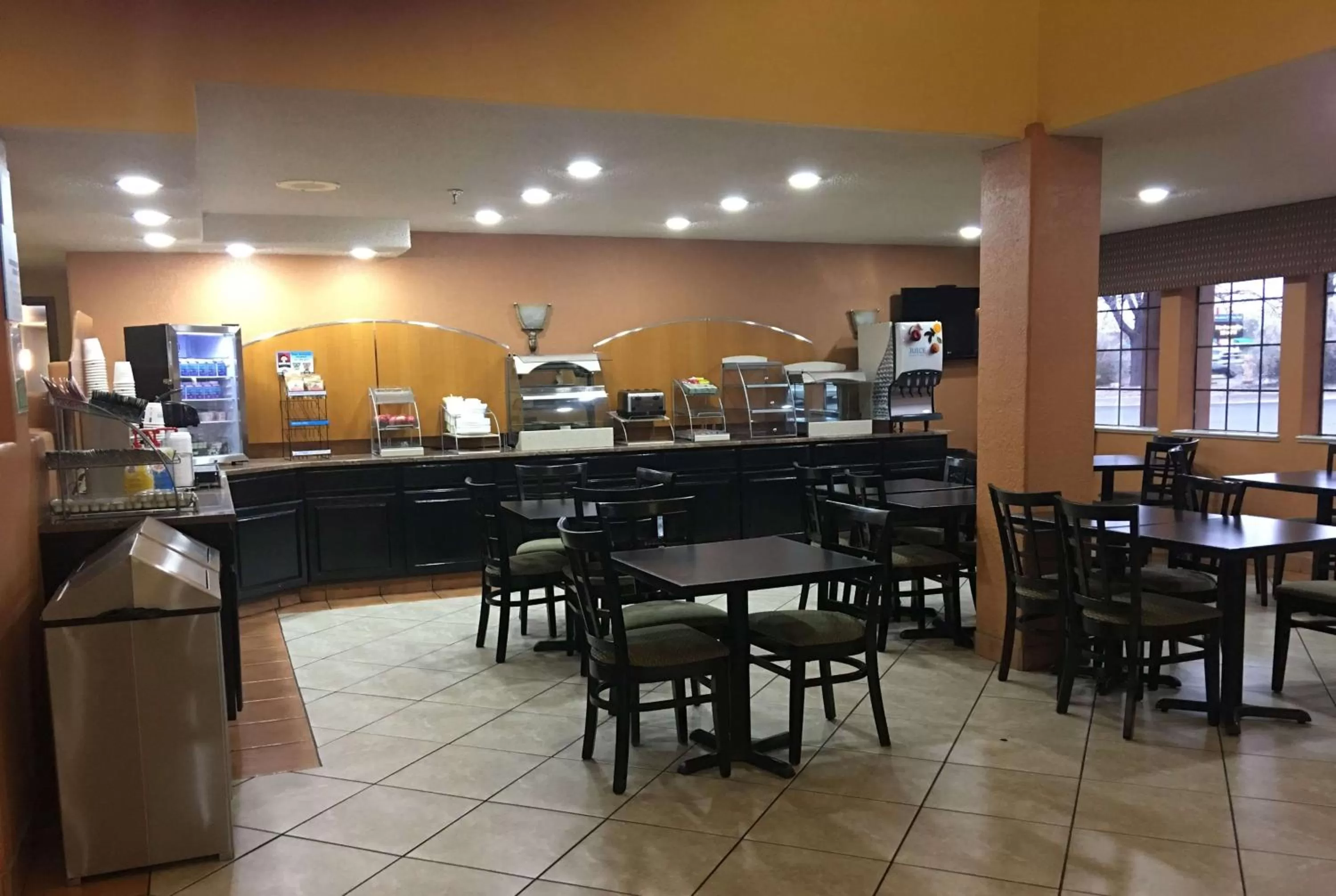 Restaurant/places to eat in Ramada by Wyndham Santa Fe