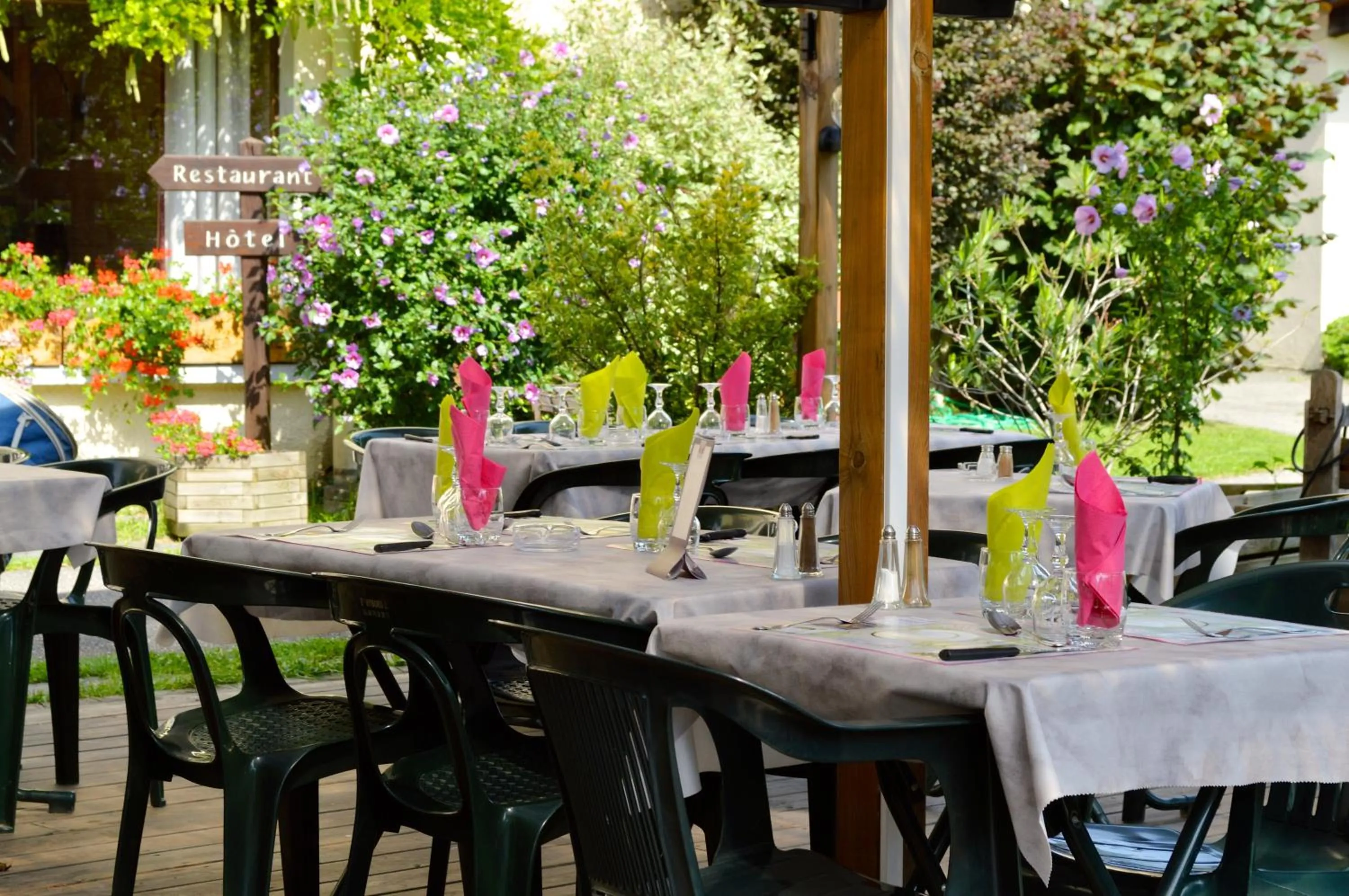Patio in Auberge de Costaroche