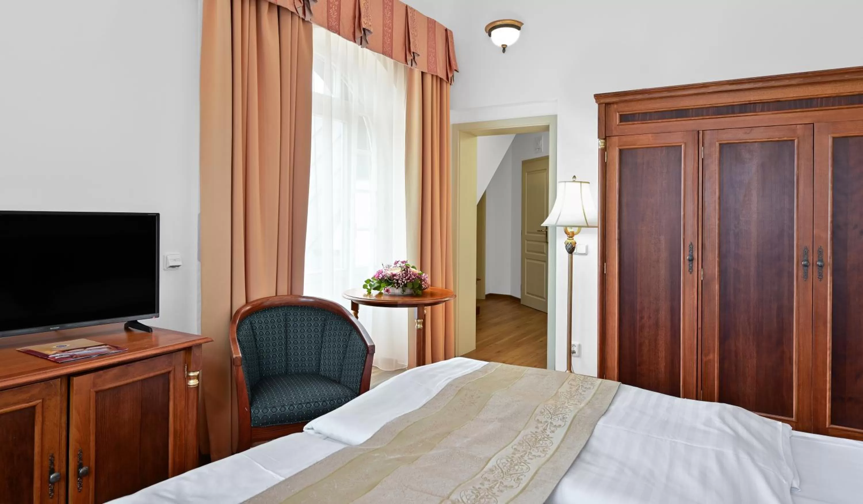 Bedroom, Bed in Hotel Continental