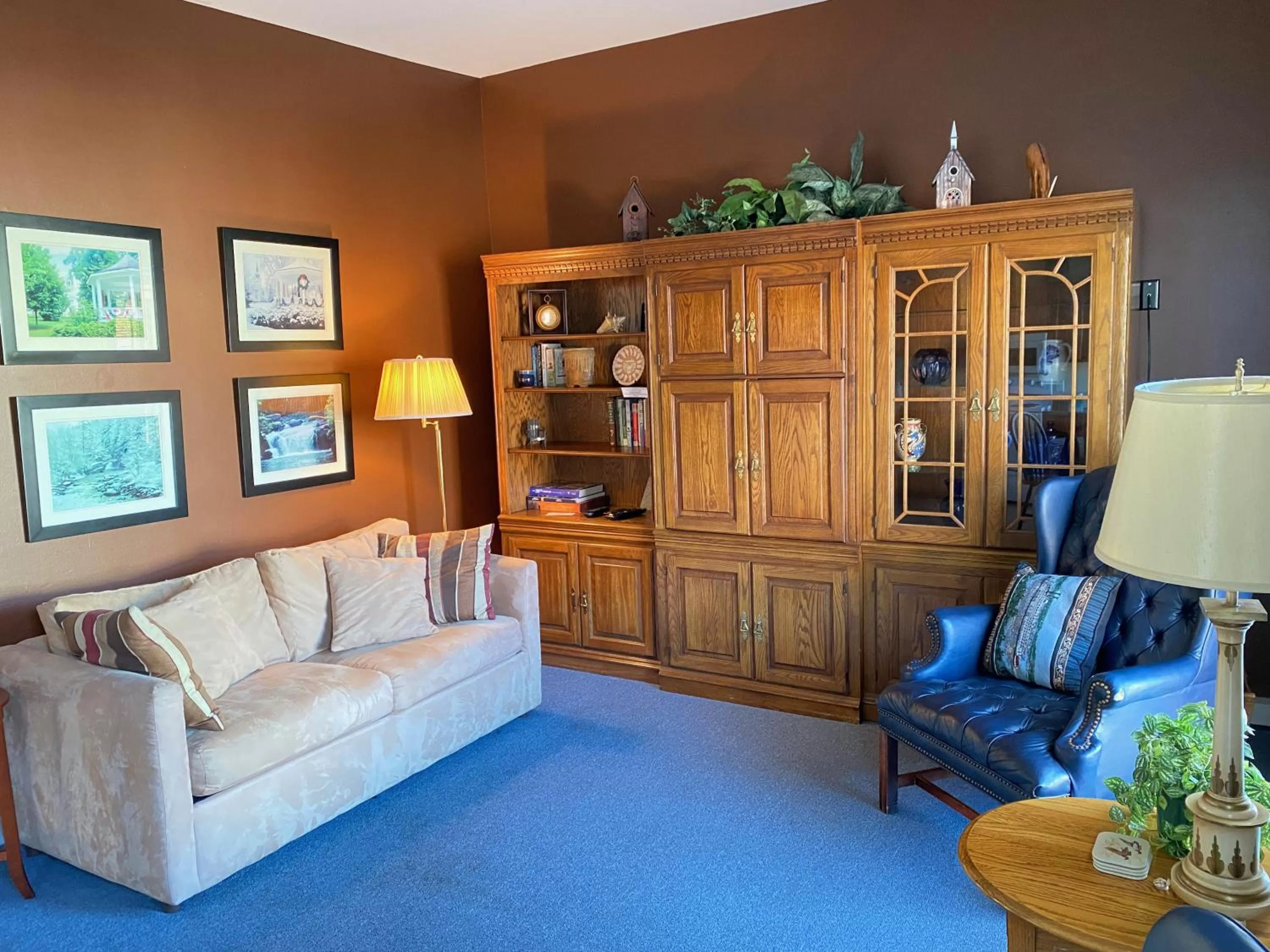 Living room, Seating Area in Bristol Suites