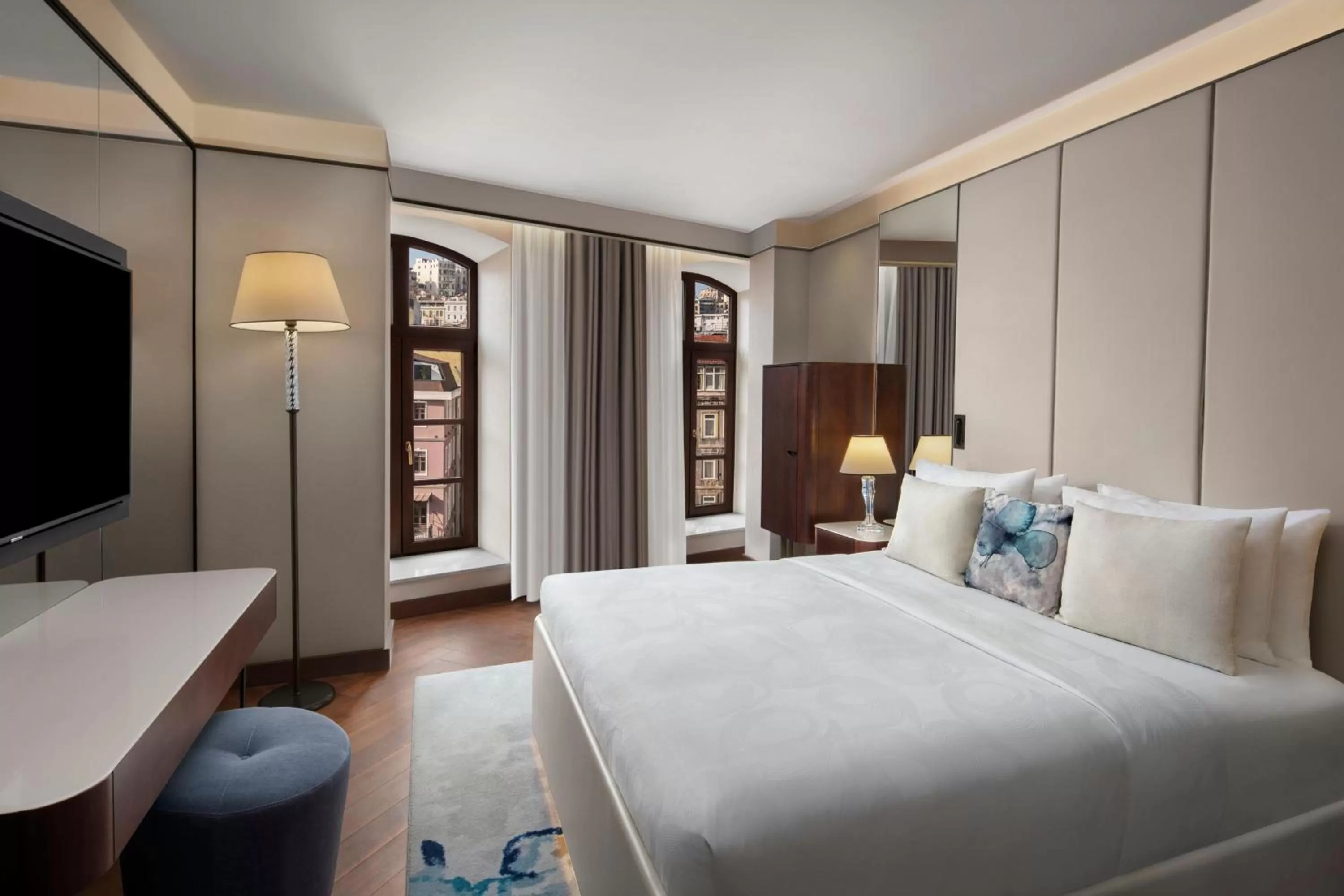 Photo of the whole room, Bed in JW Marriott Istanbul Bosphorus