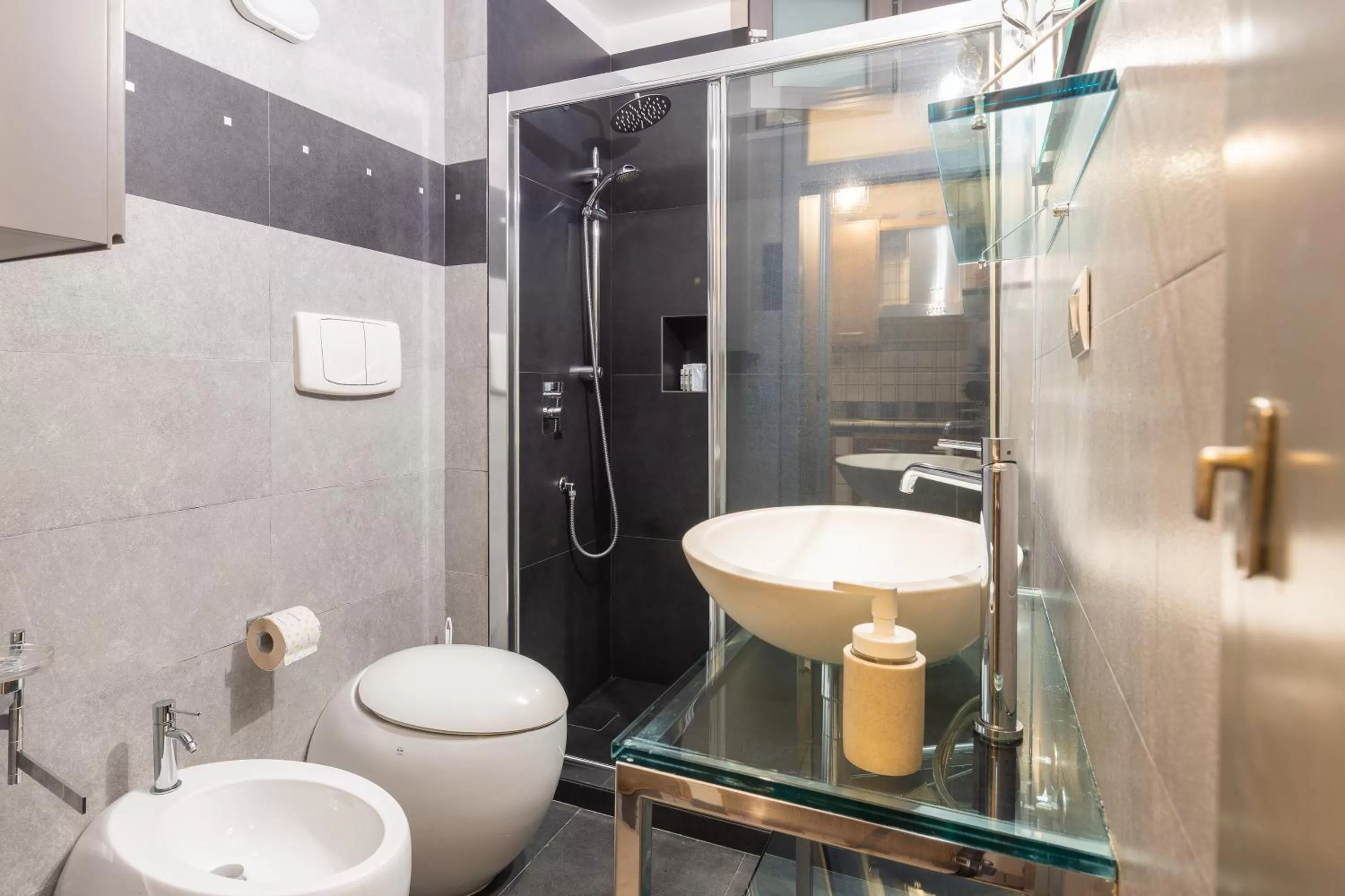 Shower, Bathroom in Espezia