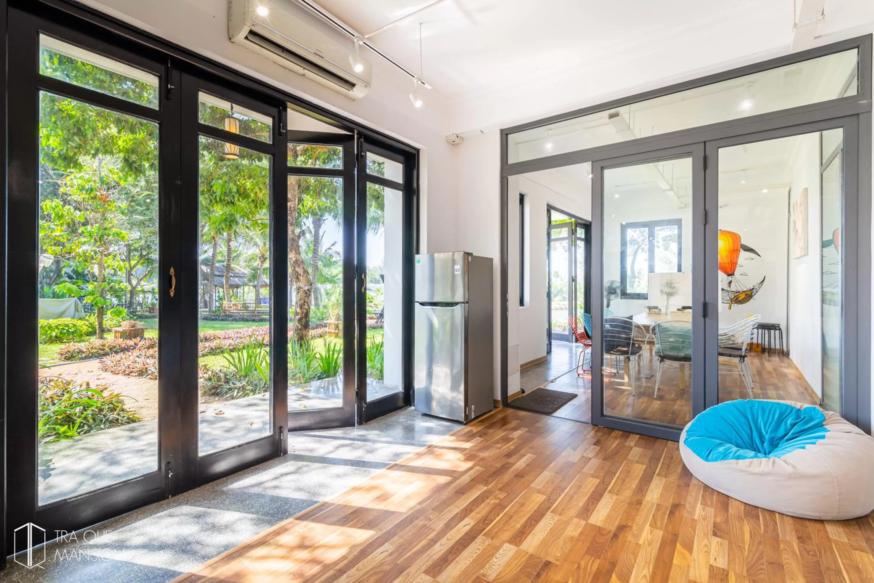 Bed in Tra Que Mansion