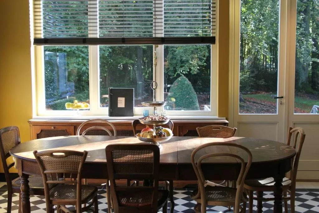 Restaurant/places to eat in Villa Adélaïde