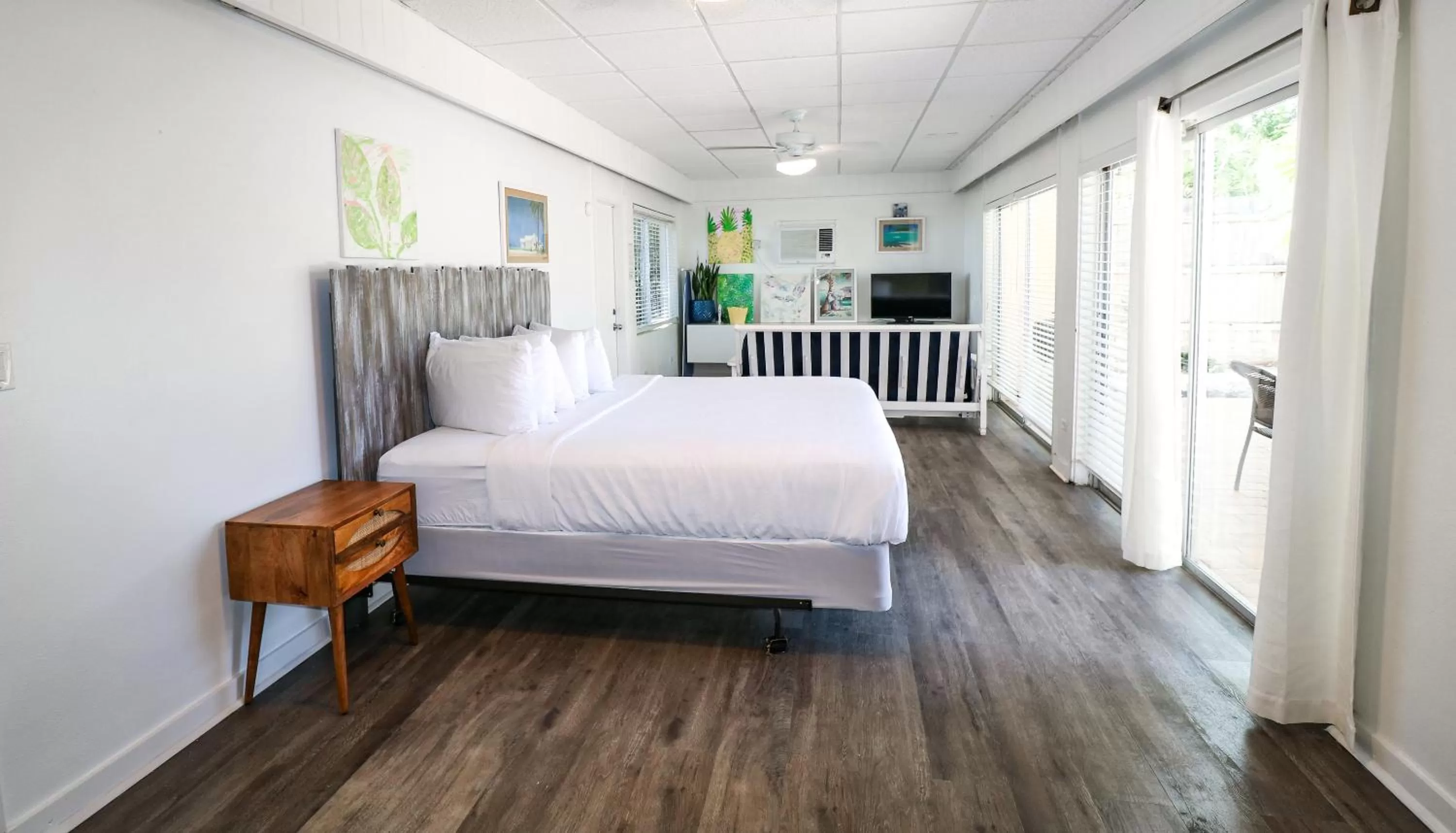 Bedroom, Bed in Drop Anchor Resort & Marina