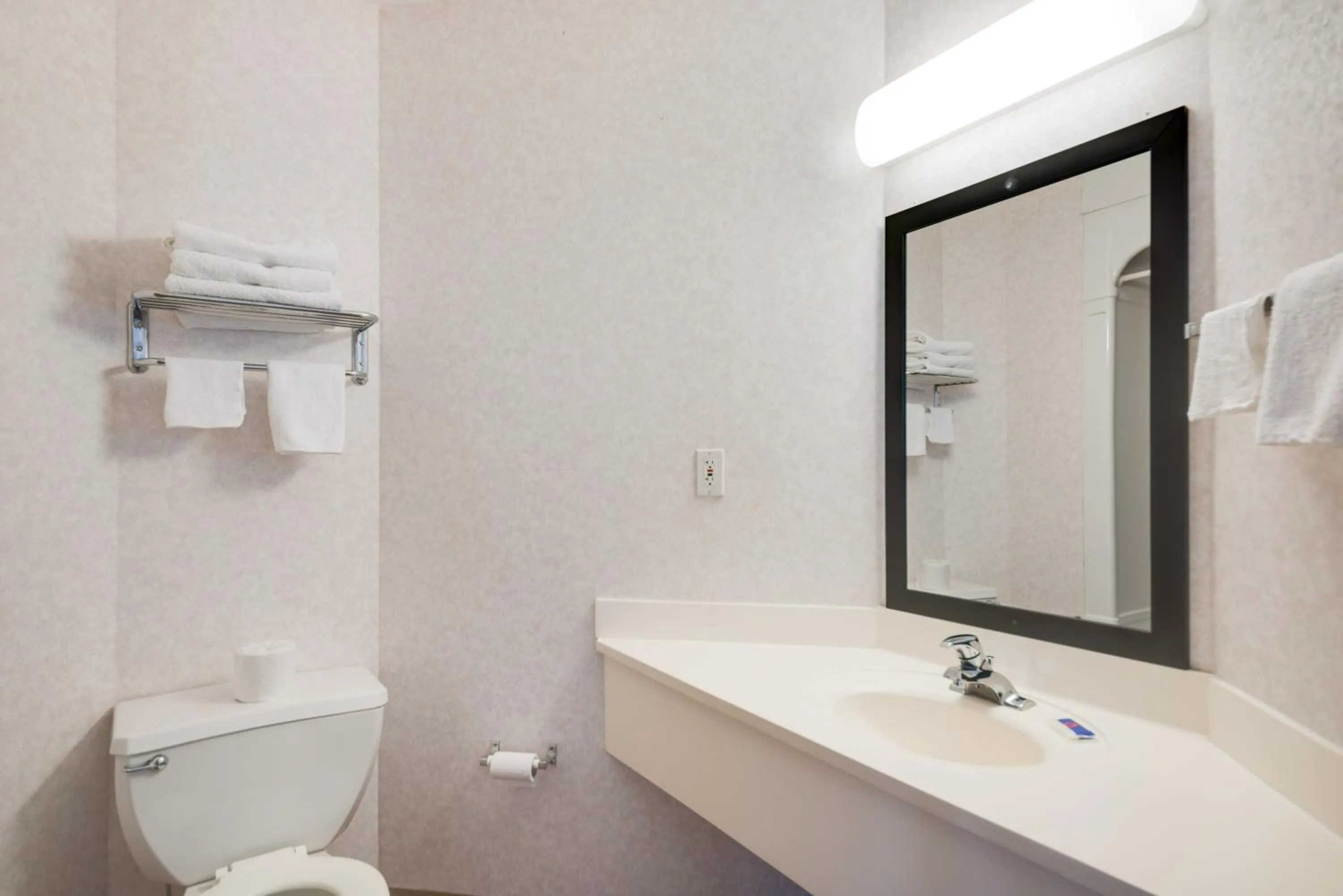 Bathroom in Motel 6-Statesville, NC