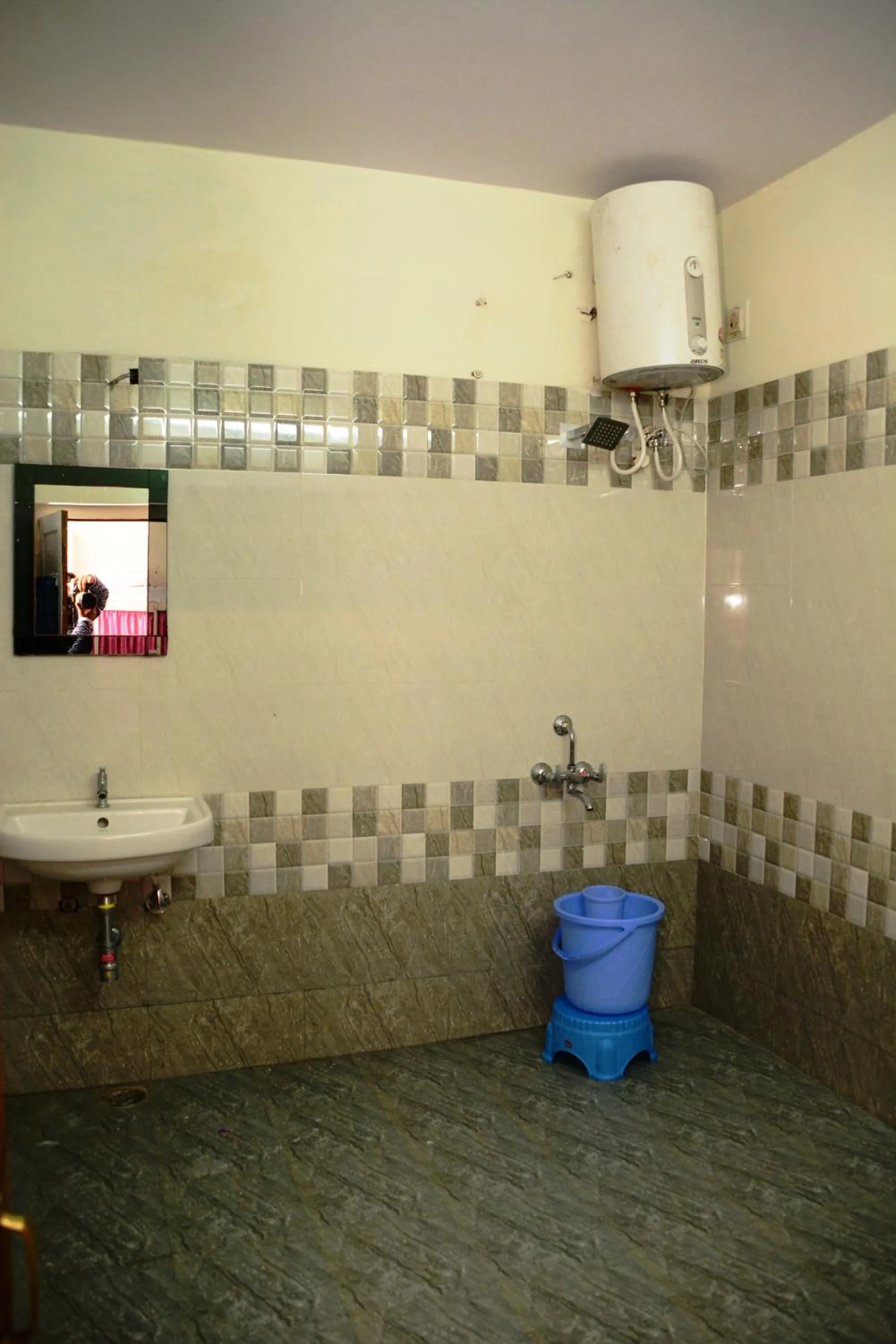 Bathroom in Hotel Sugandh Retreat- Near Sindhi Camp Bus station