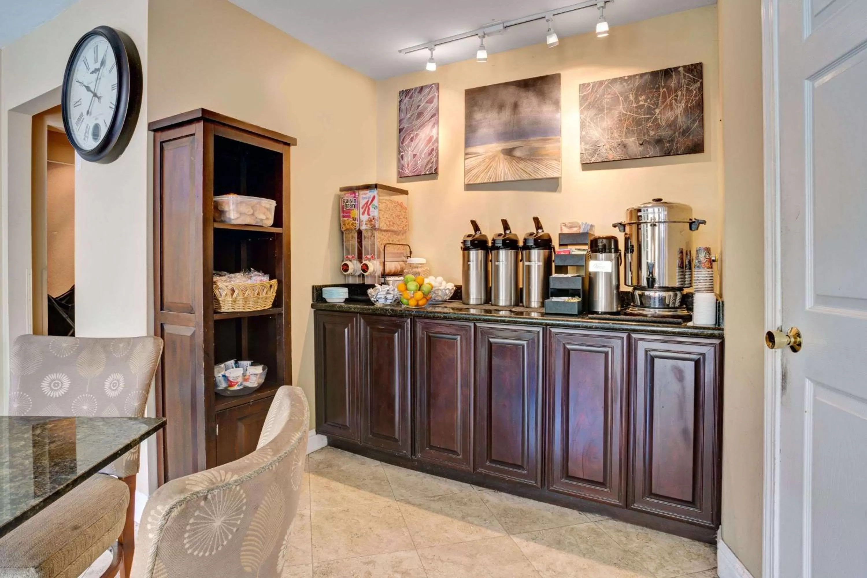 Restaurant/places to eat in Travelodge by Wyndham Presidio San Francisco