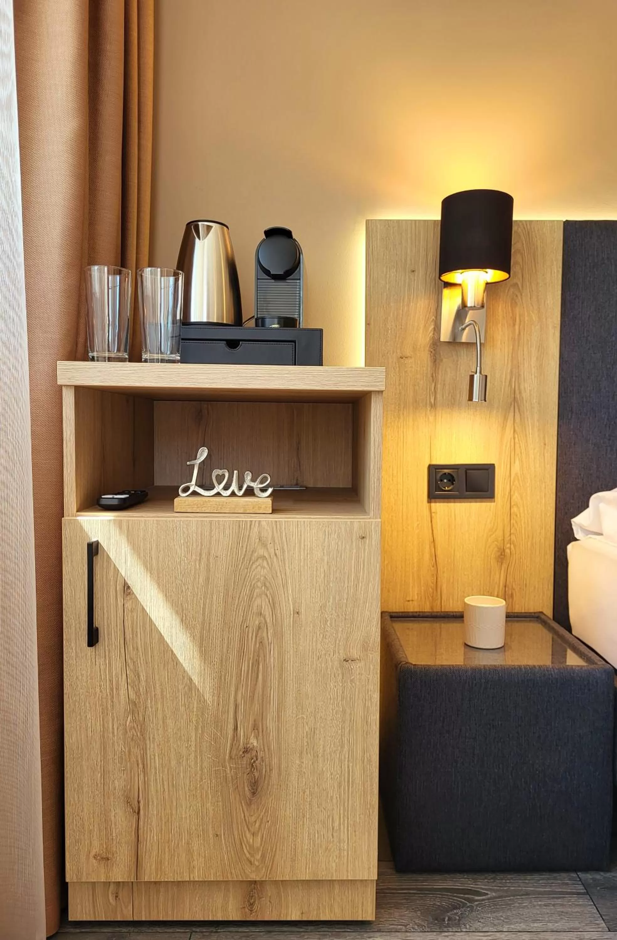 Coffee/tea facilities, TV/Entertainment Center in Villa Bauhaus Wellness Apart-Hotel