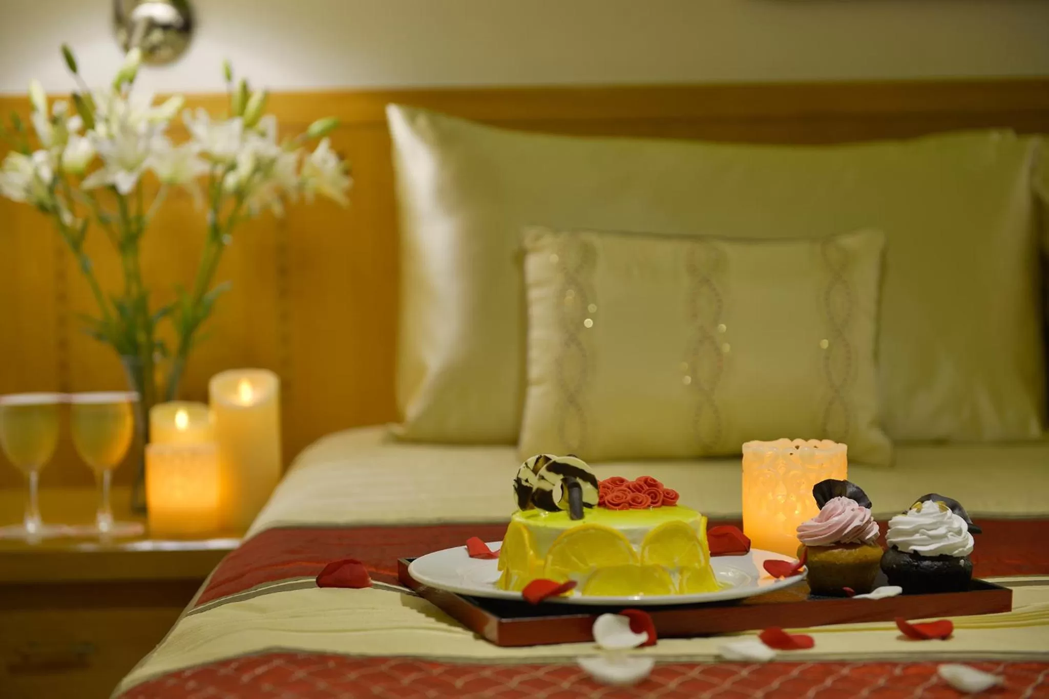 Food, Bed in Vivanta Vadodara