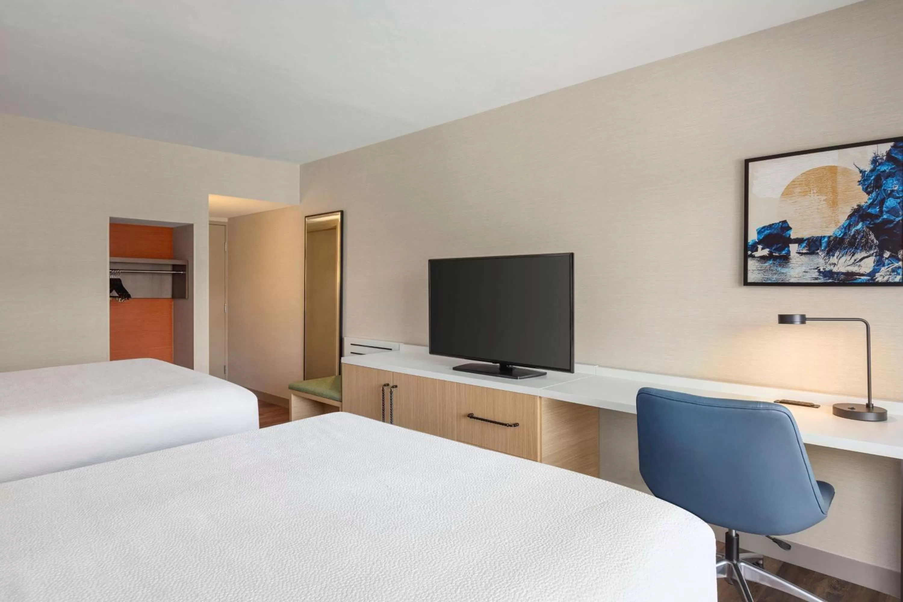 Bedroom, Bed in Hilton Garden Inn Monterey