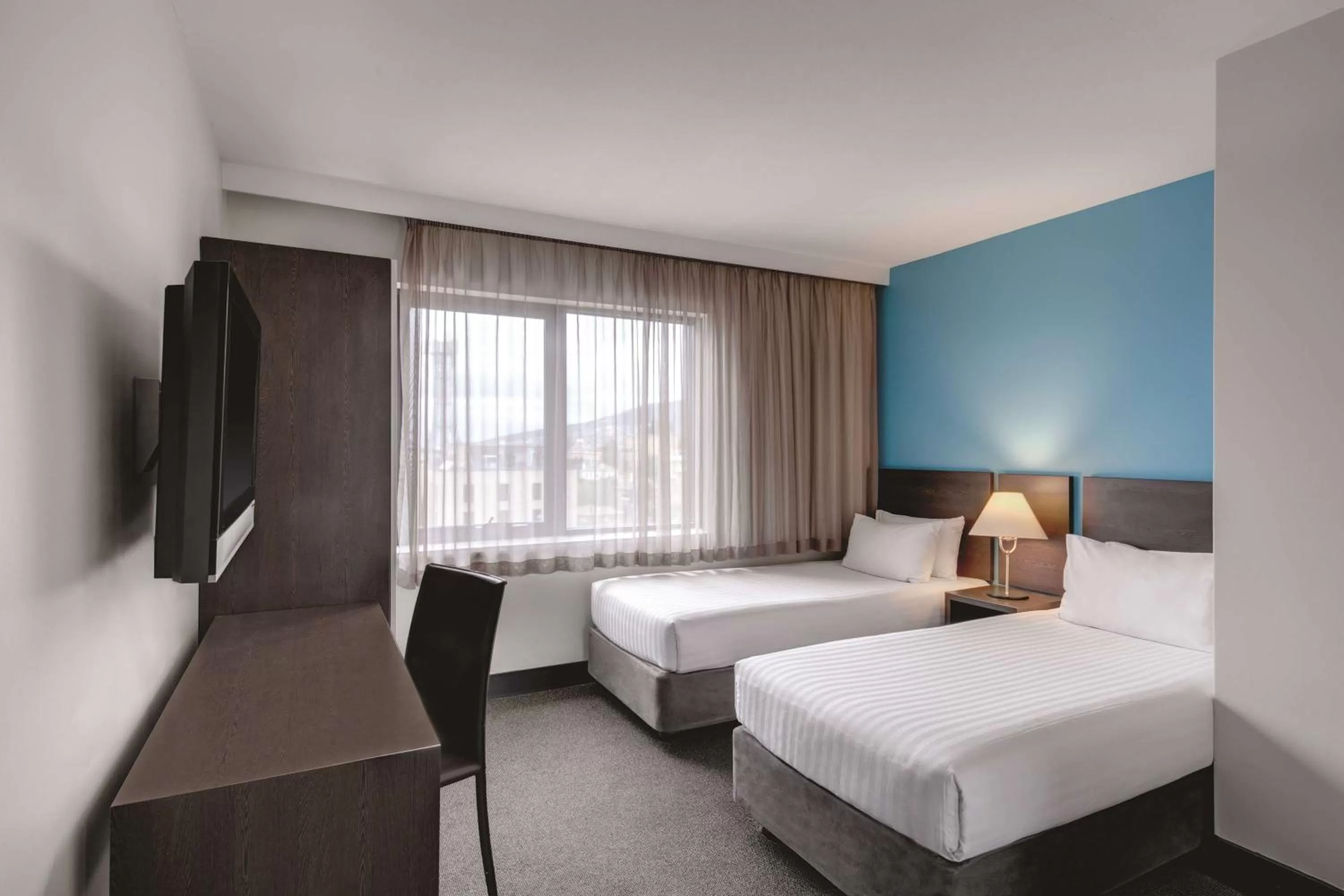 Bedroom, Bed in Travelodge Hotel Hobart