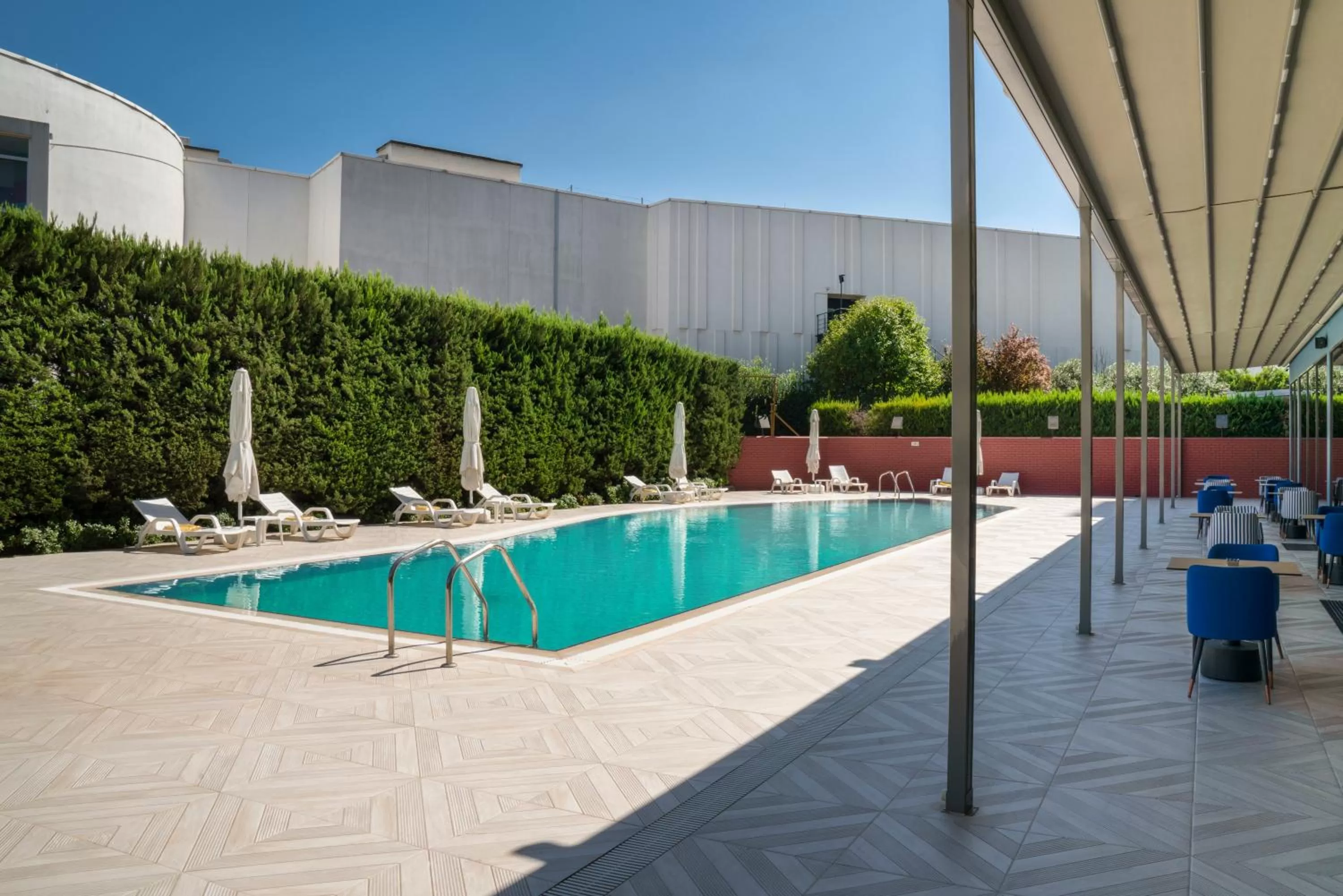 Swimming pool in Novotel Gaziantep