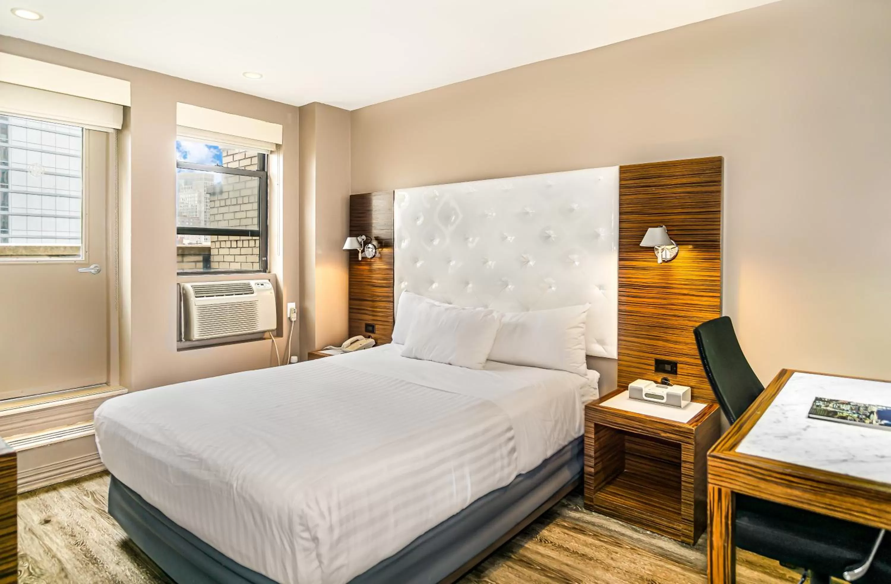 Bedroom, Bed in The Gallivant Times Square