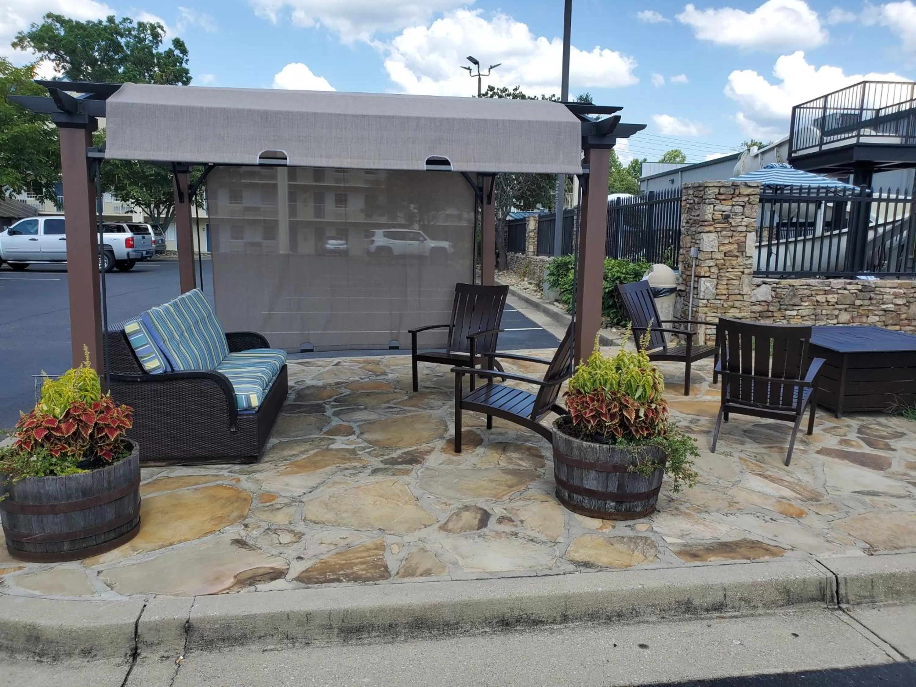 Patio in Colonial House Motel