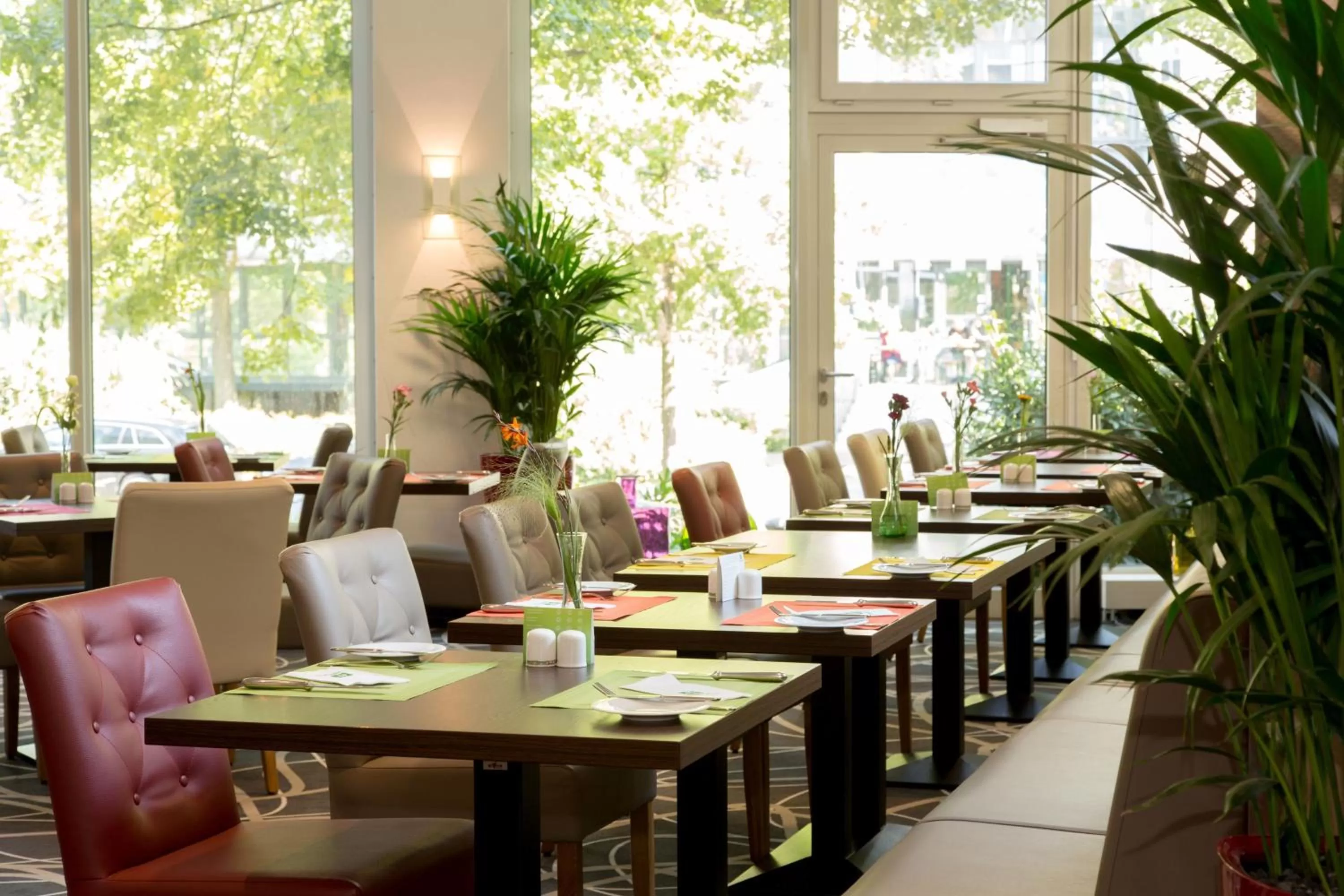 Restaurant/places to eat in Holiday Inn Düsseldorf-Neuss by IHG