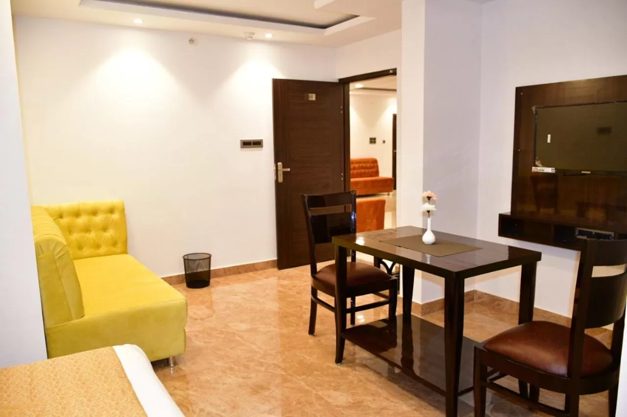 Superior King Room - single occupancy in Hotel Grand Lotus Inn