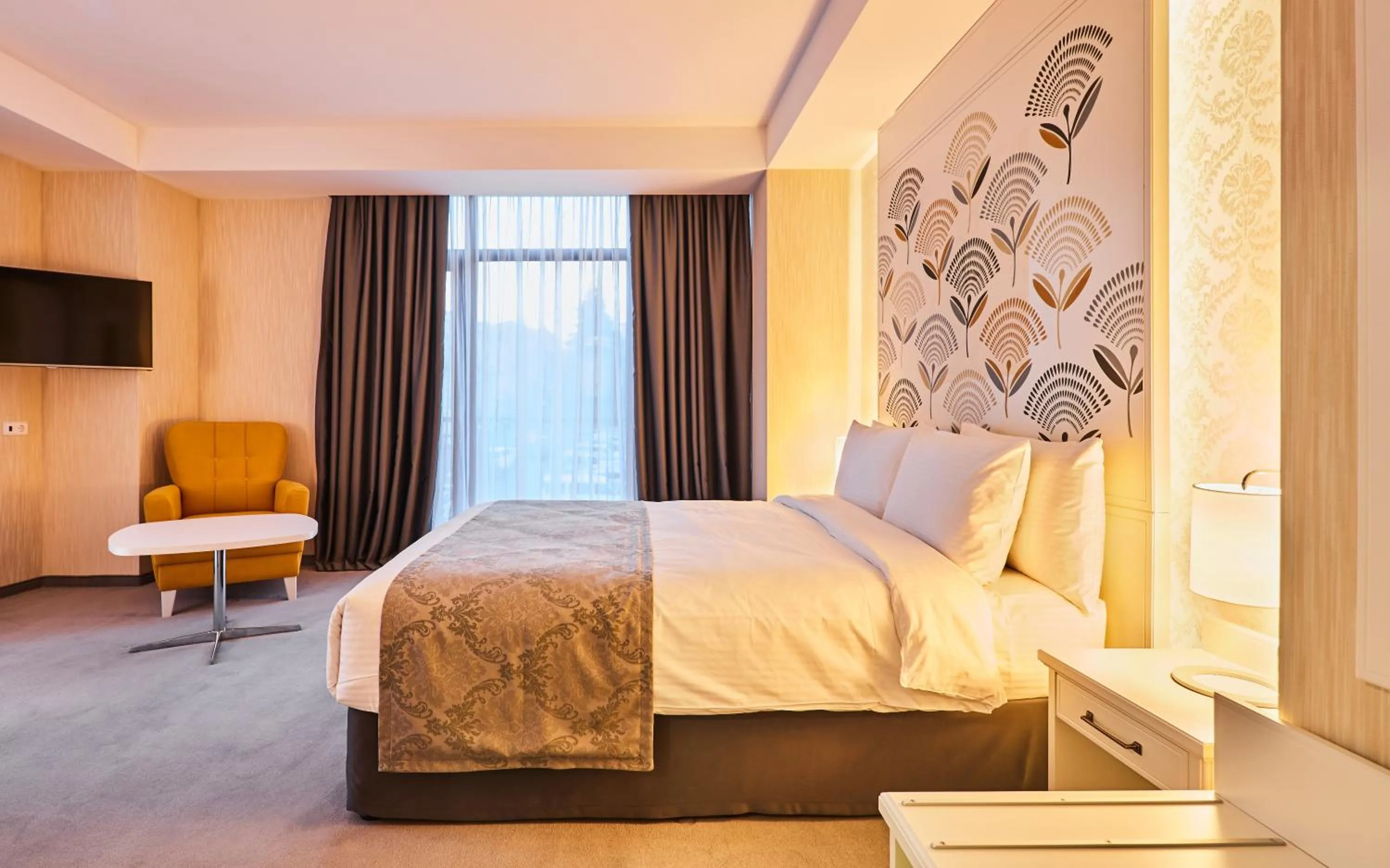 Bed in Gallery Palace Hotel