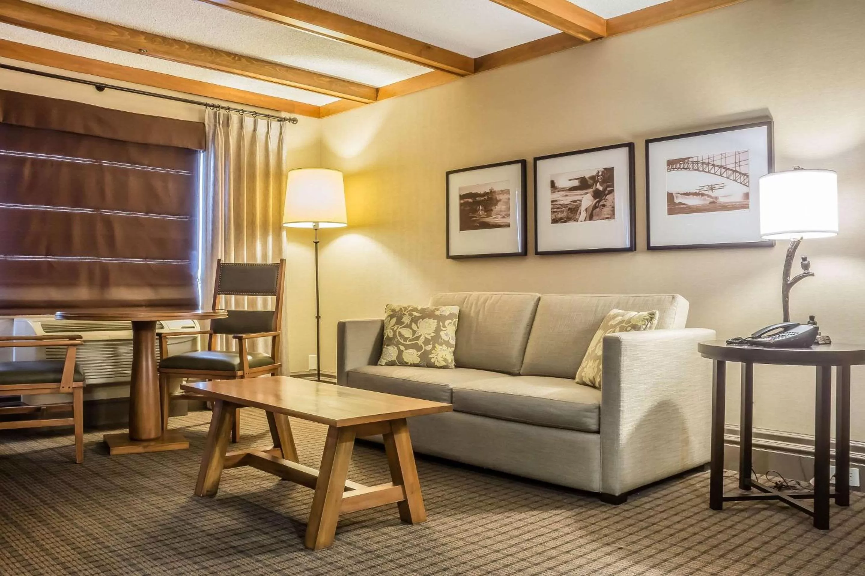 Photo of the whole room in Comfort Inn The Pointe