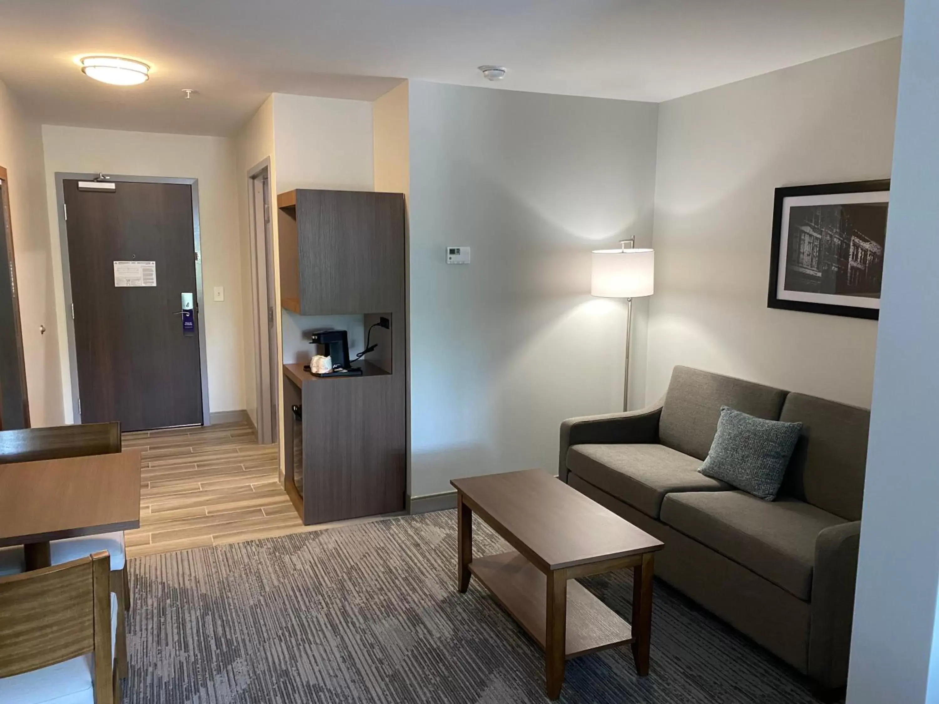 One Room Suite with Two Queen Beds and Sofa - Non Smoking/Pet Friendly in Comfort Inn & Suites Gallatin - Nashville Metro One Room Suite with Two Queen Beds and Sofa - Non Smoking/Pet Friendly in Comfort Inn & Suites Gallatin - Nashville Metro