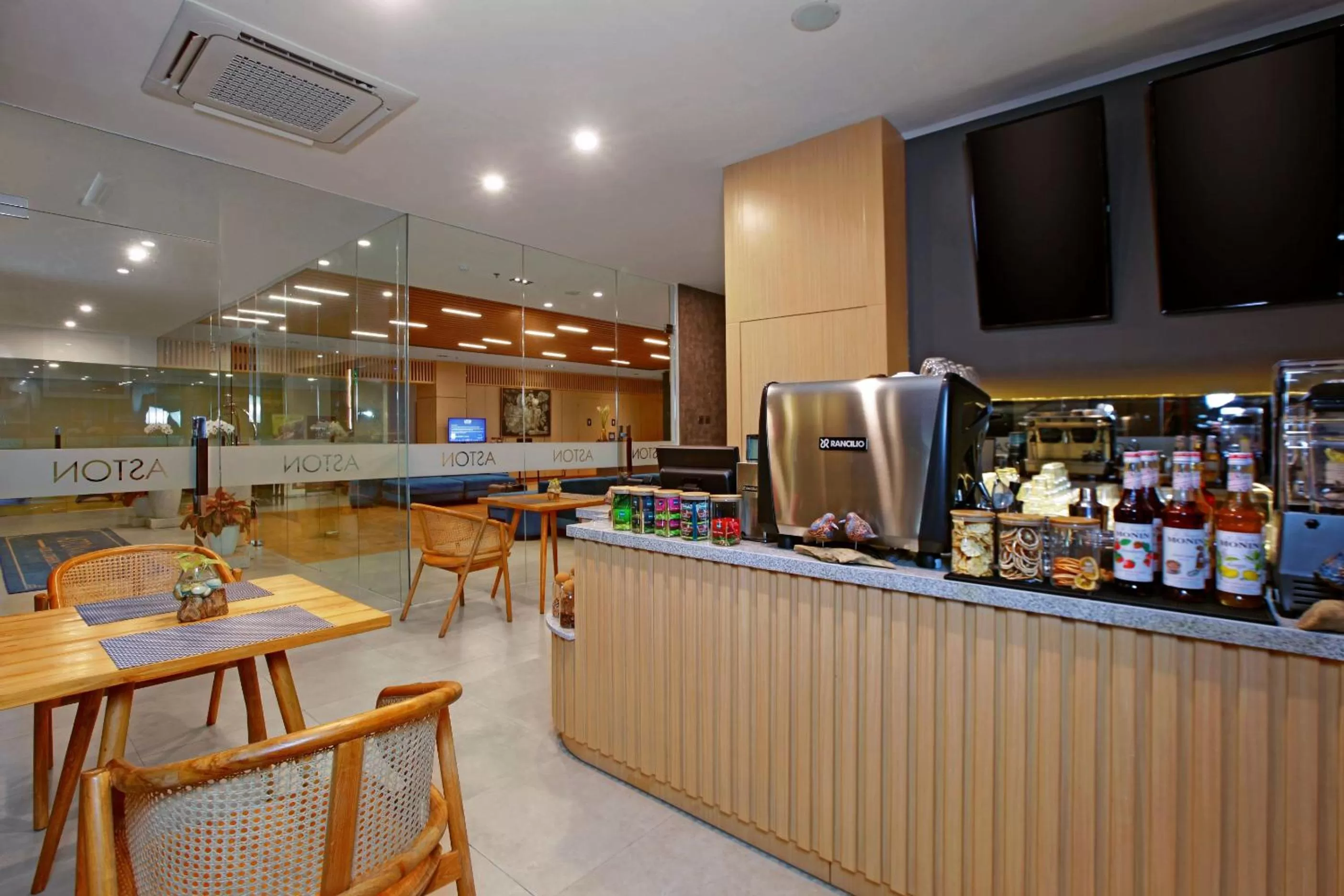 Lounge or bar in Aston Mojokerto Hotel & Conference Center
