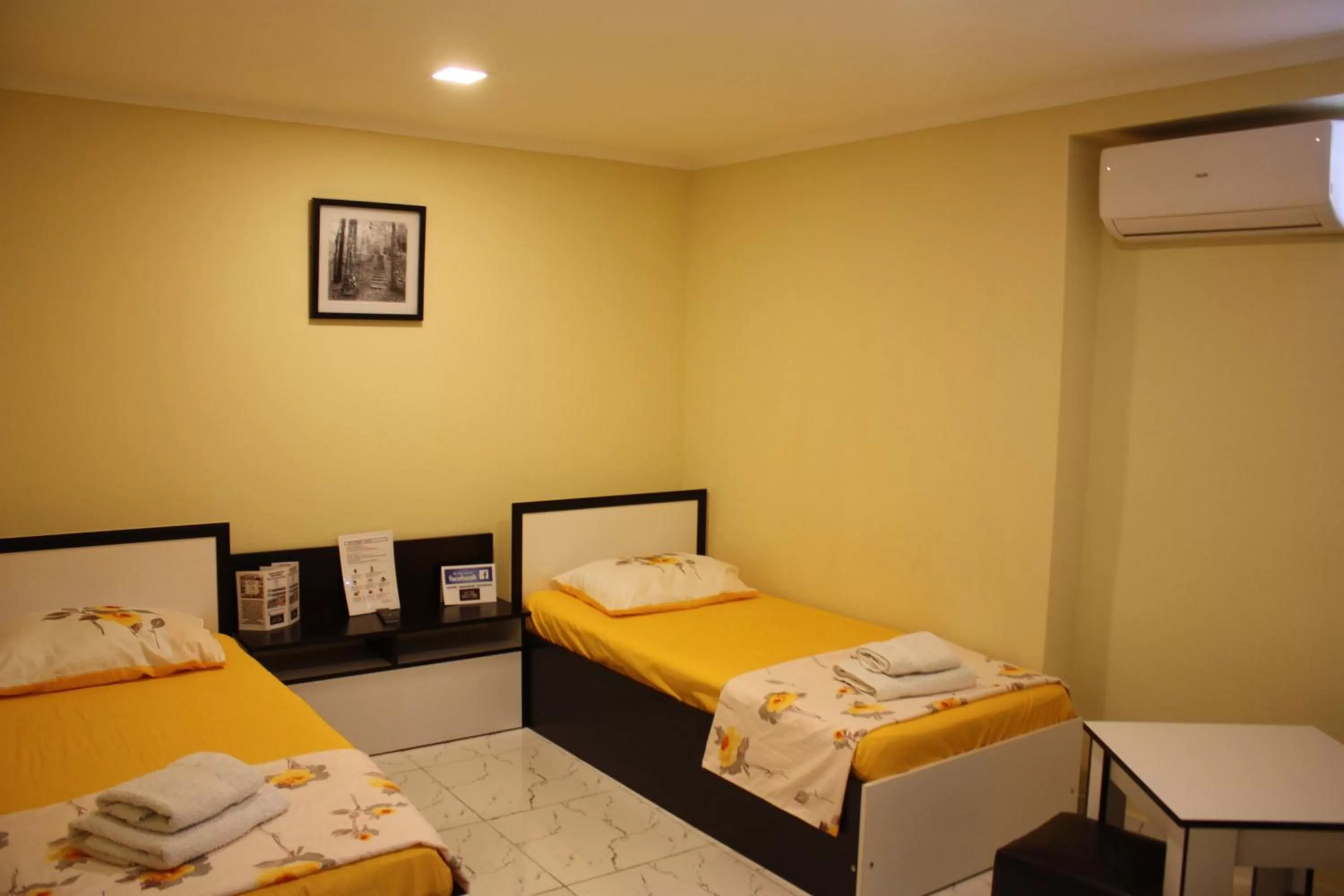 Bedroom, Bed in Paradise Hotel