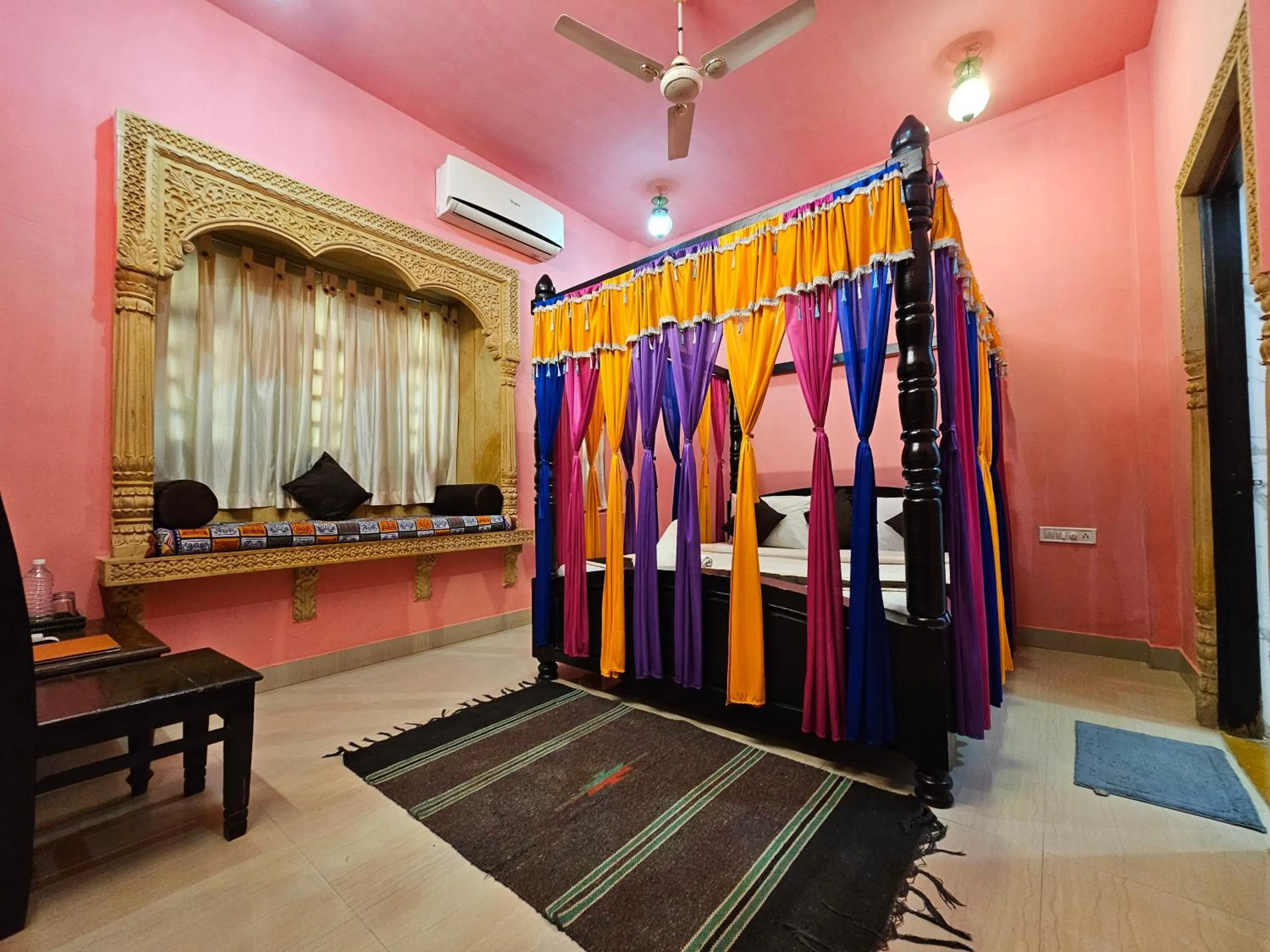 Bed in Hotel Royal Haveli