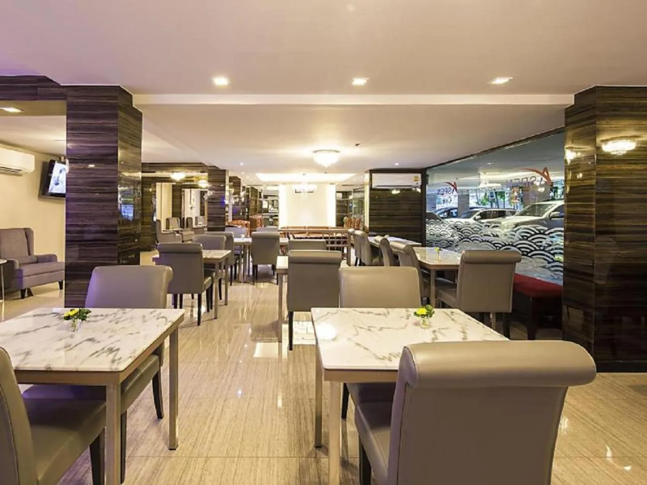 Restaurant/places to eat in Aspen Suites Hotel Sukhumvit 2