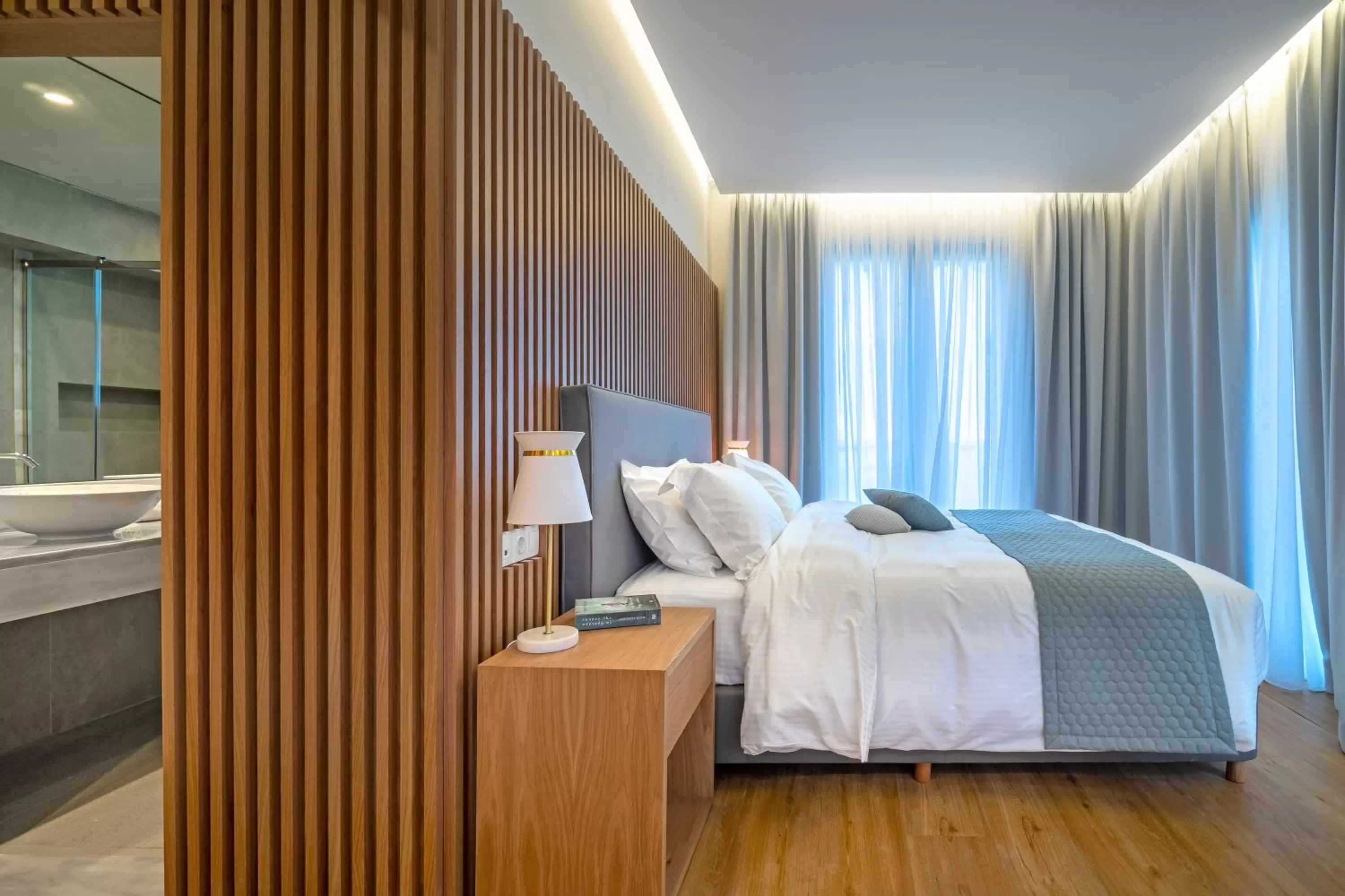 Photo of the whole room, Bed in Glyfada Riviera Hotel