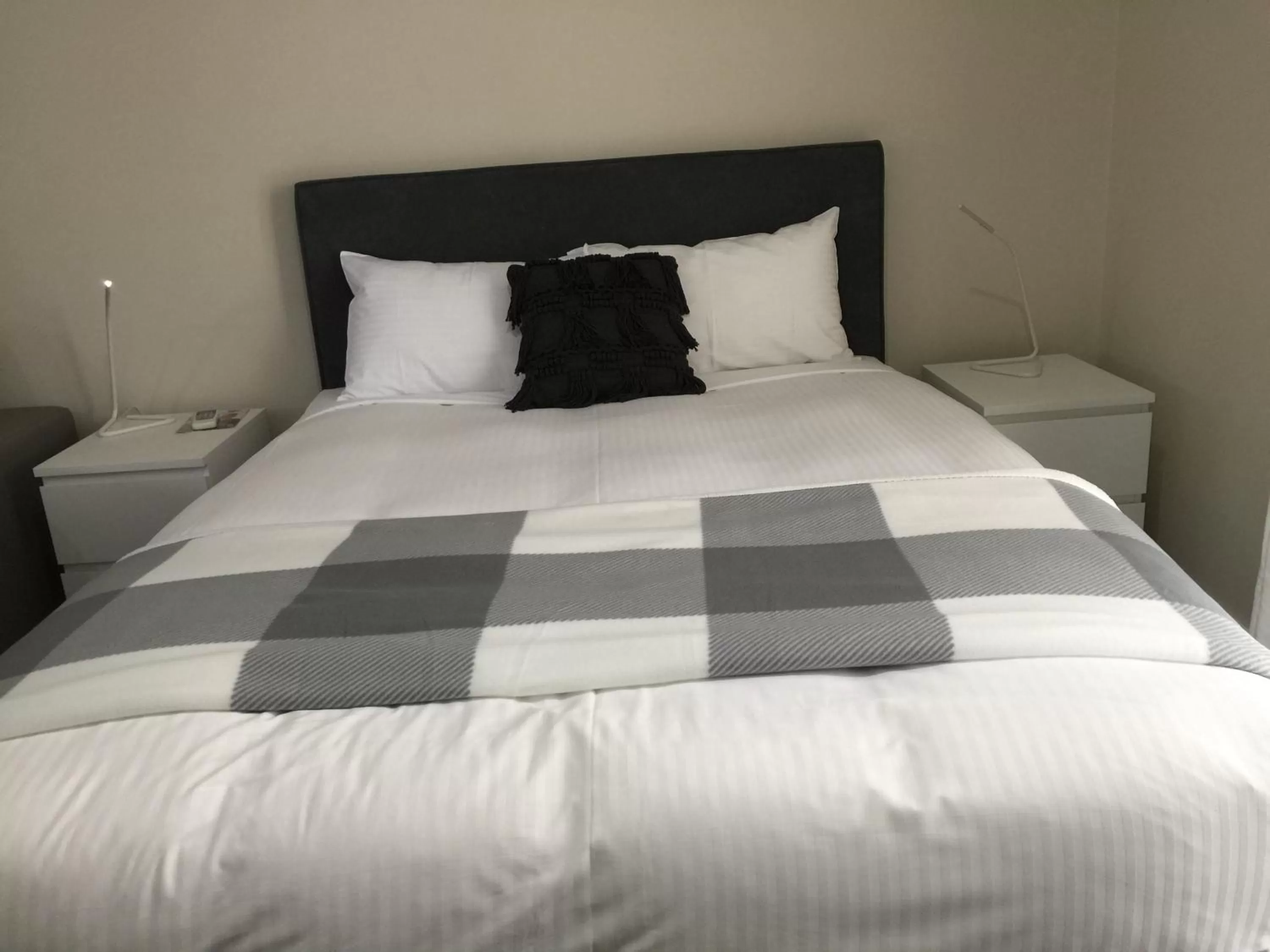 Bed in Bega Village Motor Inn