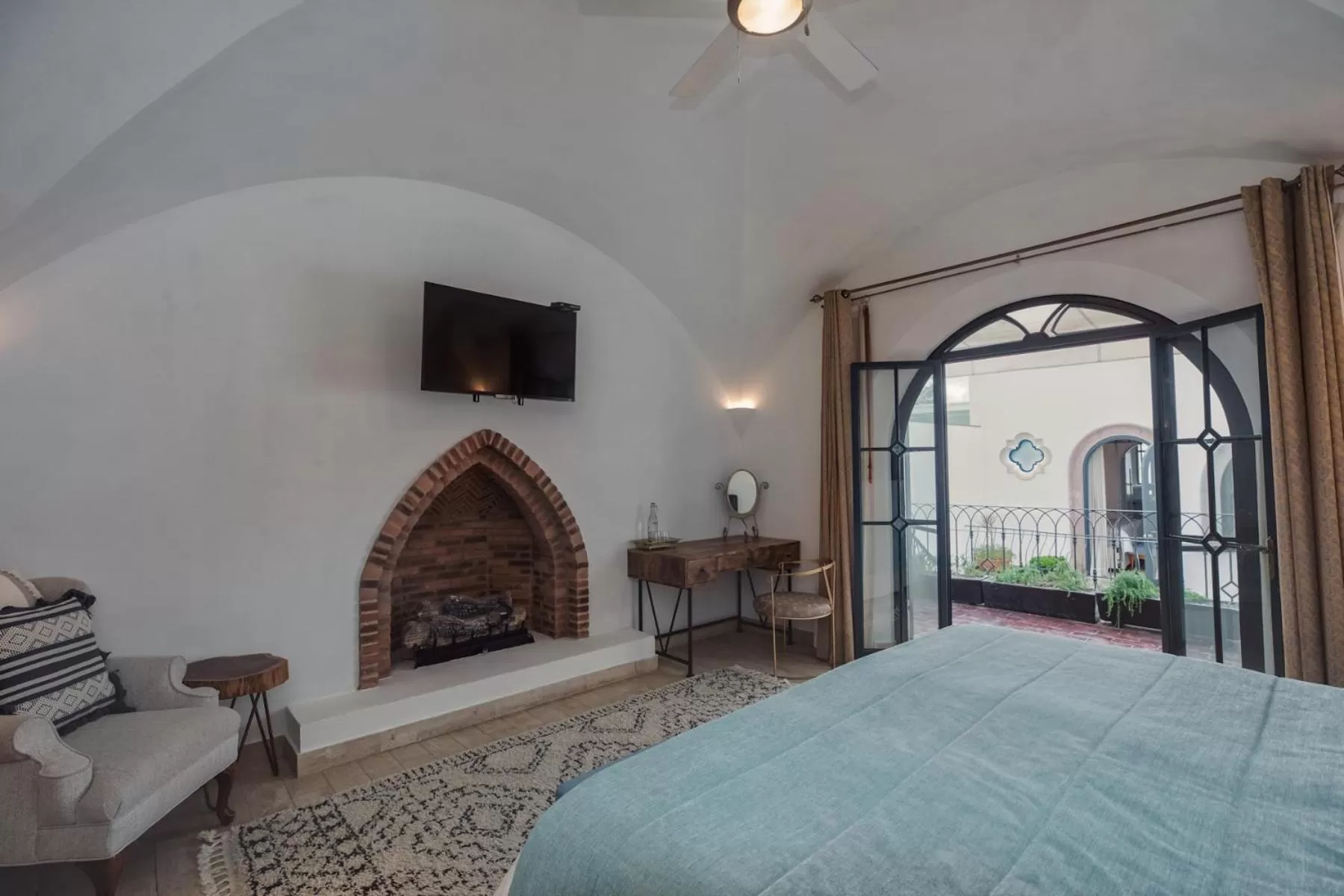 Photo of the whole room, Bed in Casa Delphine