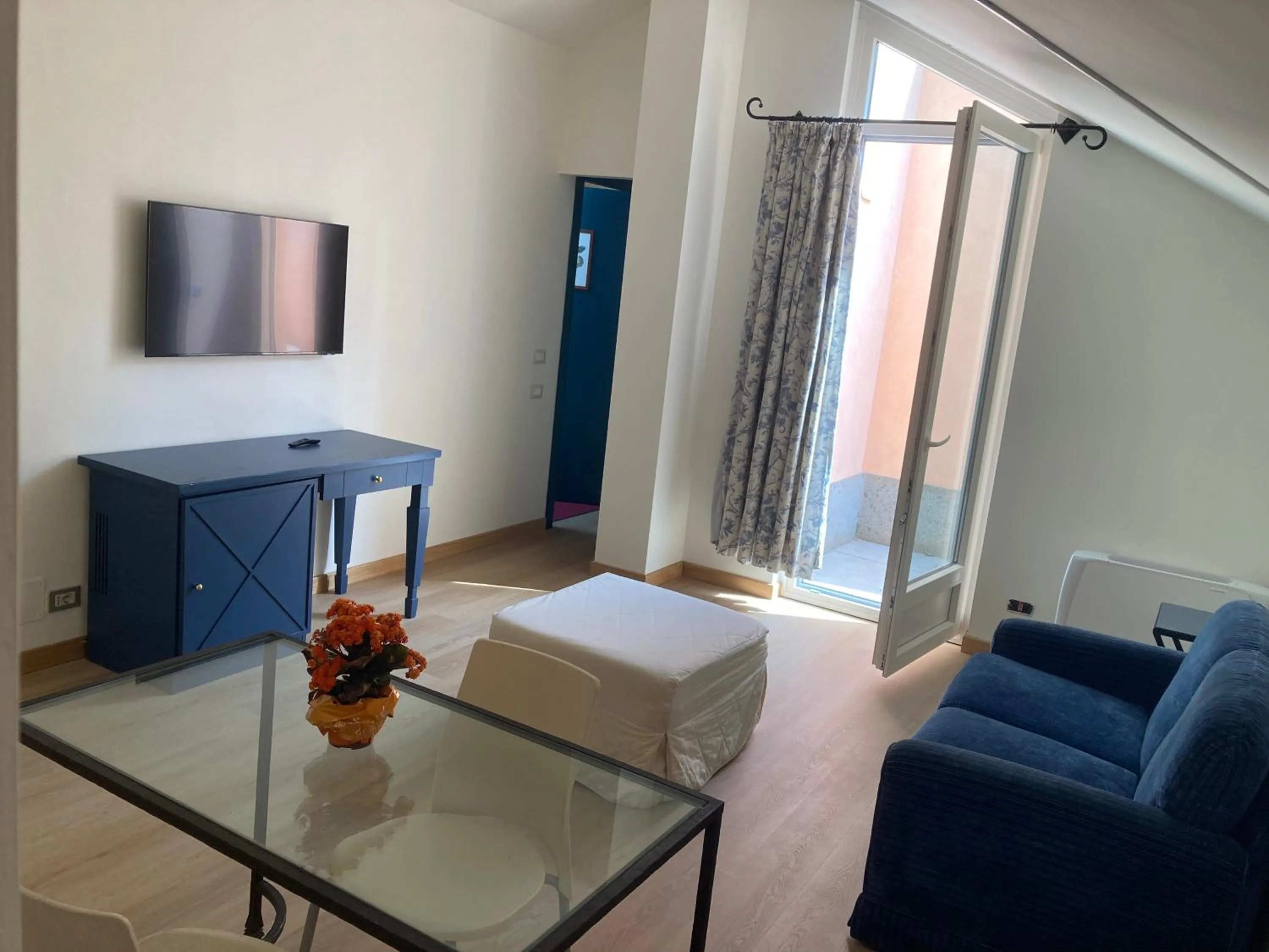 Living room, Bed in Hostellerie Du Golf