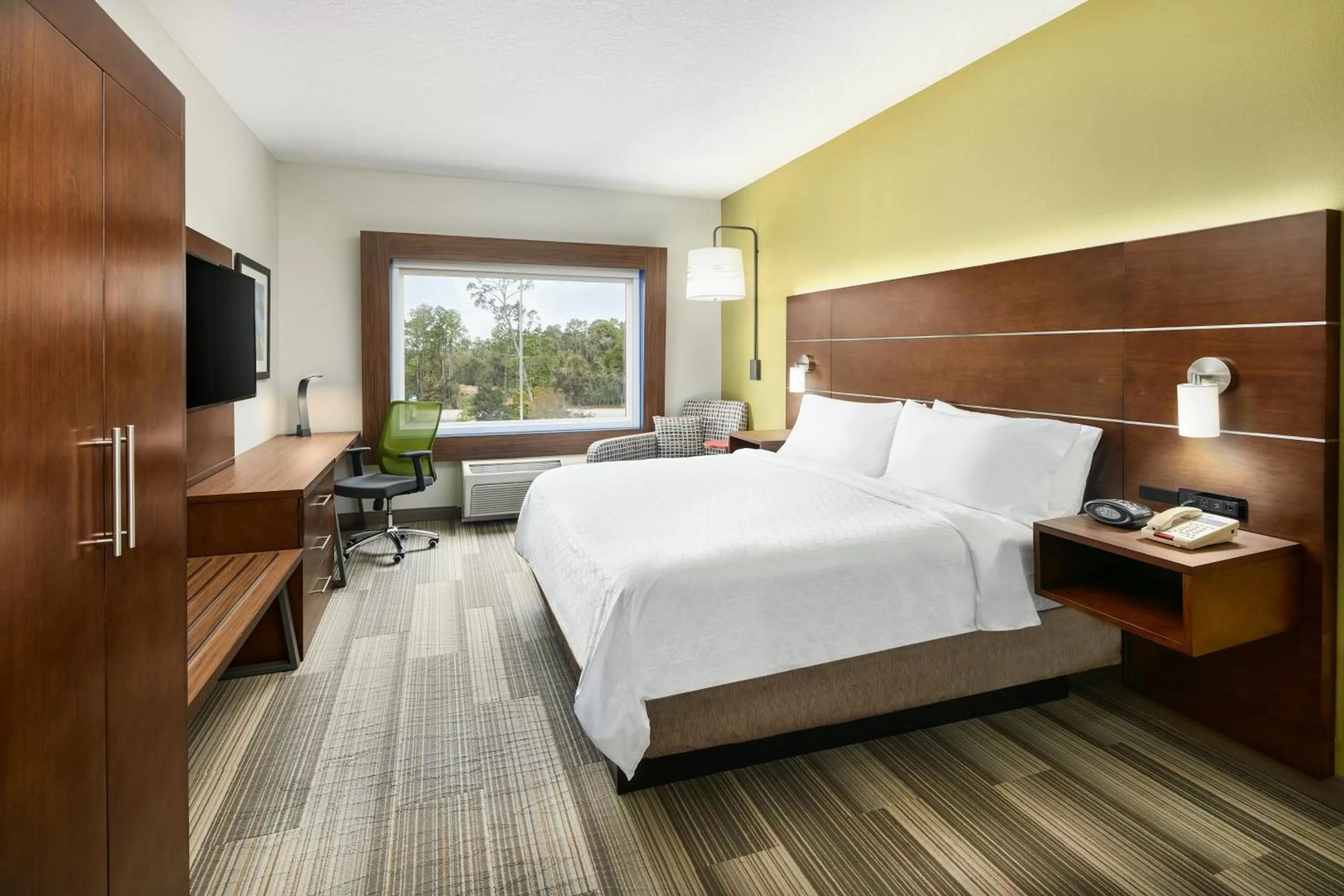 Photo of the whole room, Bed in Holiday Inn Express Palatka Northwest by IHG