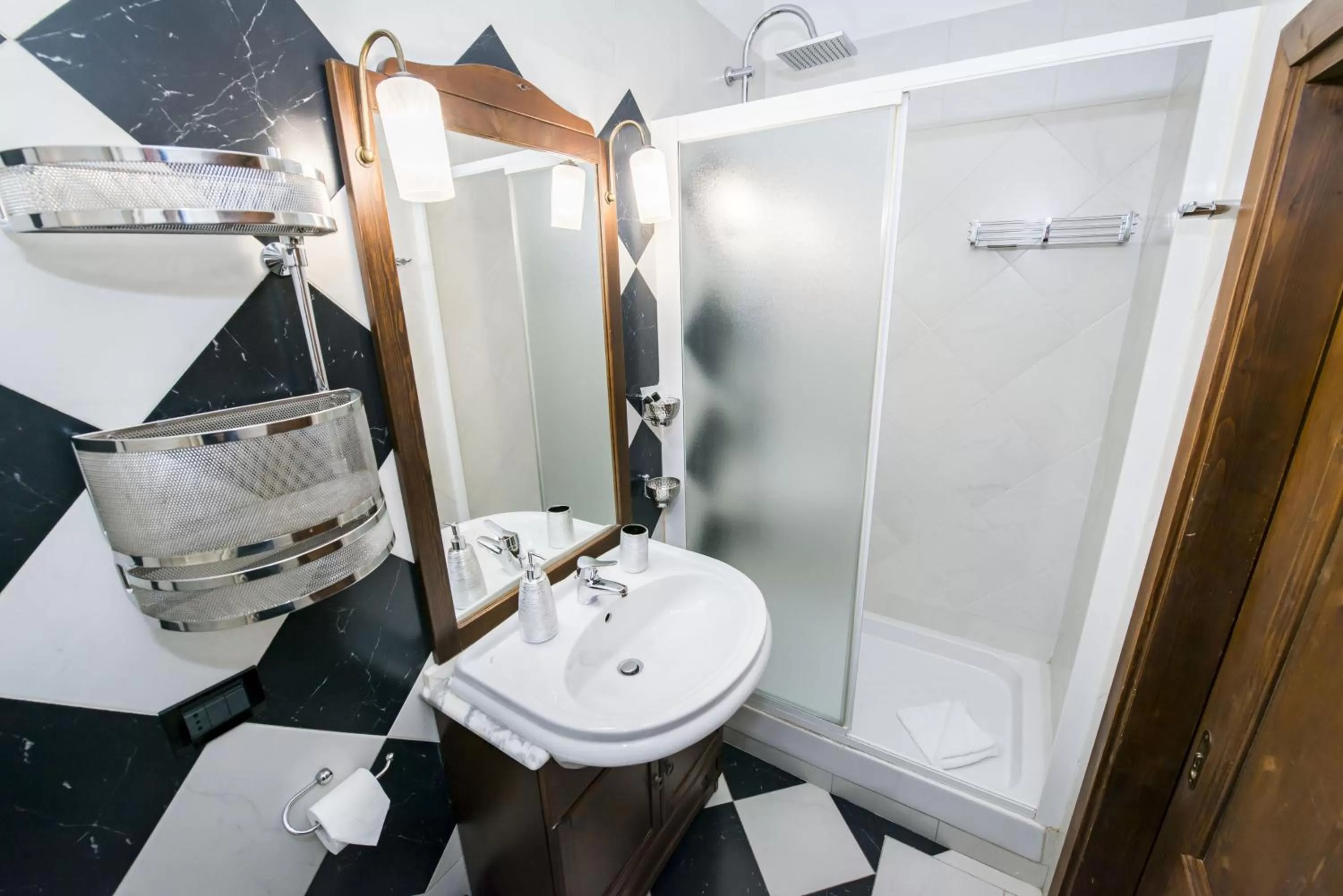 Shower, Bathroom in Residenze Romanae - Vicolo dell'Aquila