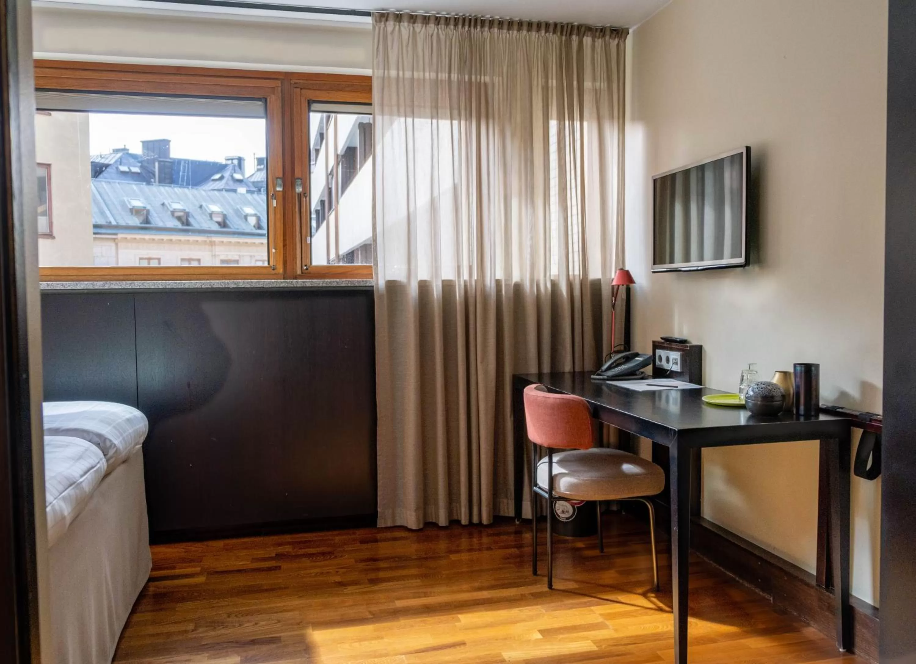 Bedroom, Bed in Scandic Anglais