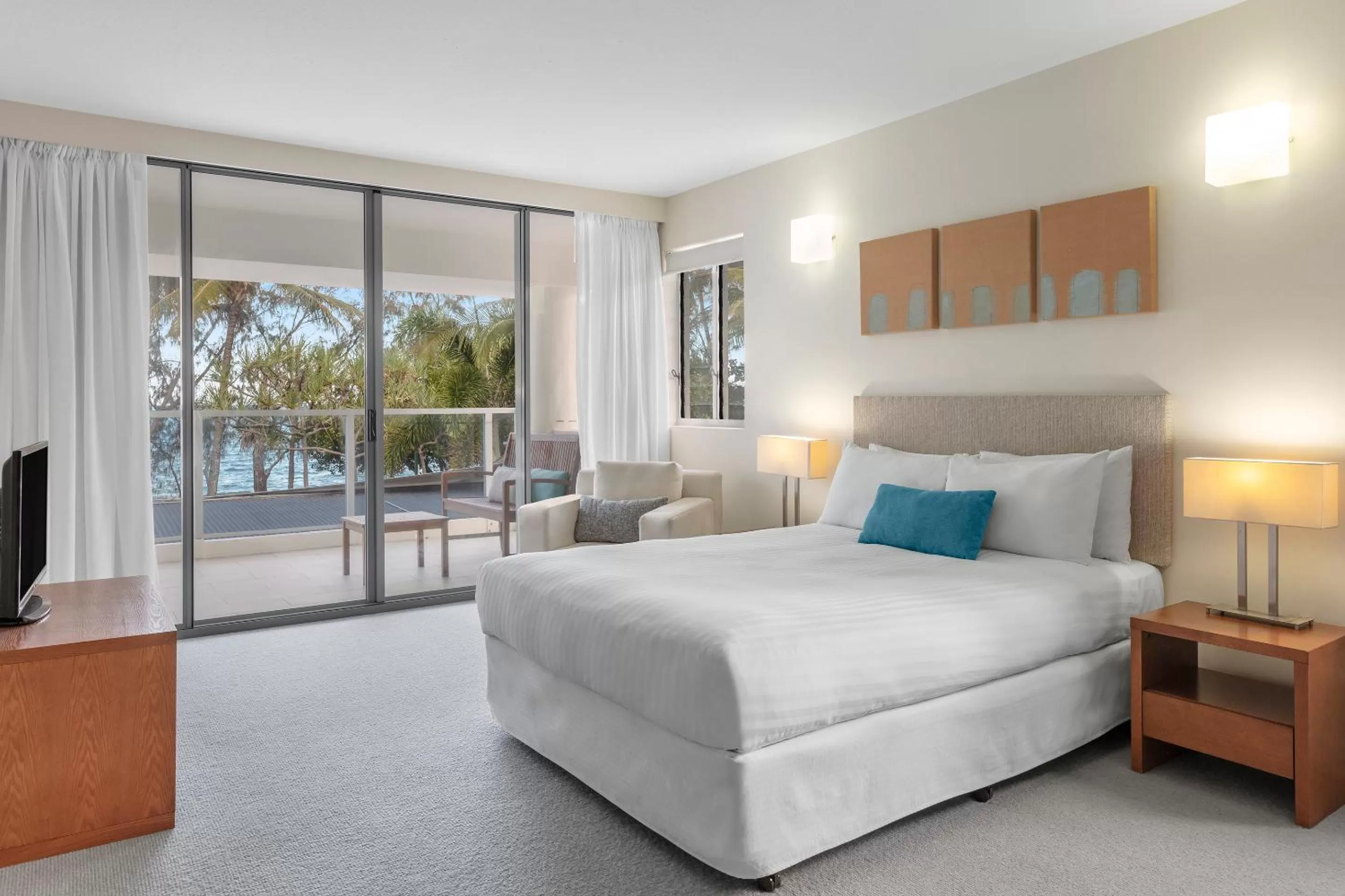 Bed in Drift Palm Cove