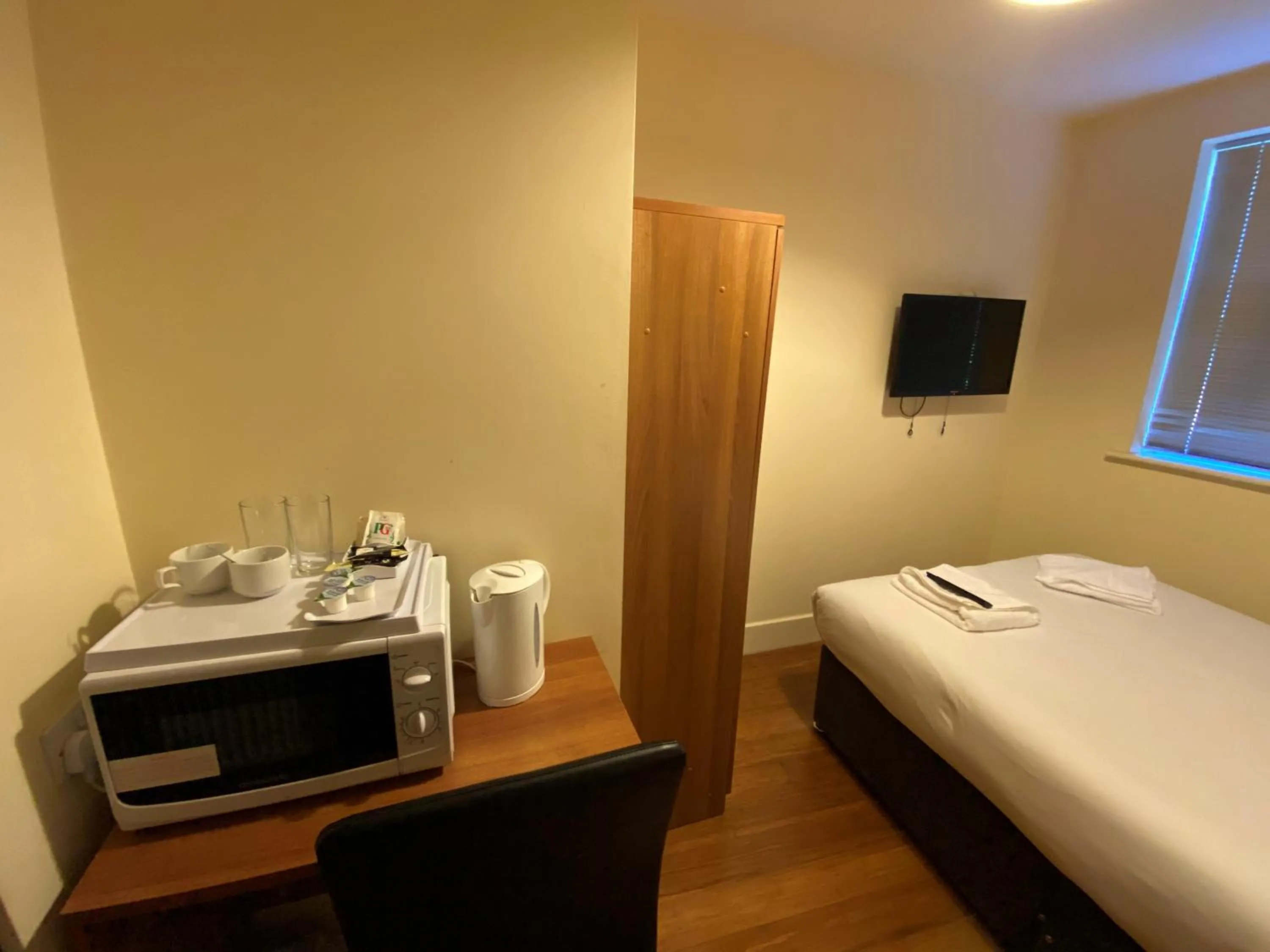 Bed in Wendover Arms Hotel