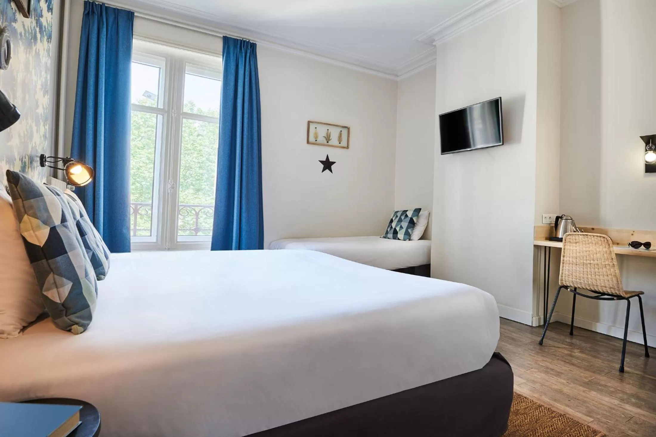 Bed in Hôtel Stanley by HappyCulture