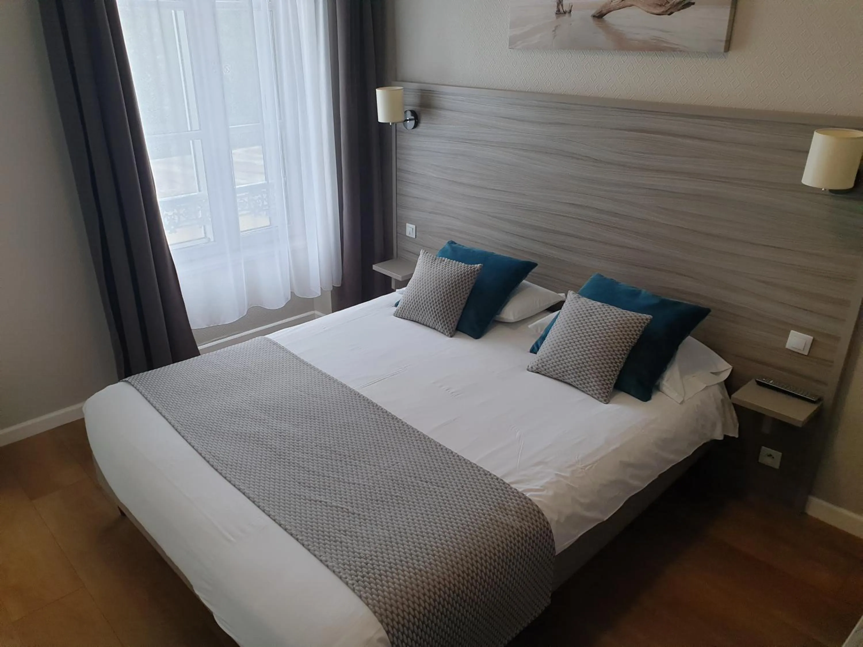 Bedroom, Bed in Hotel Henri IV