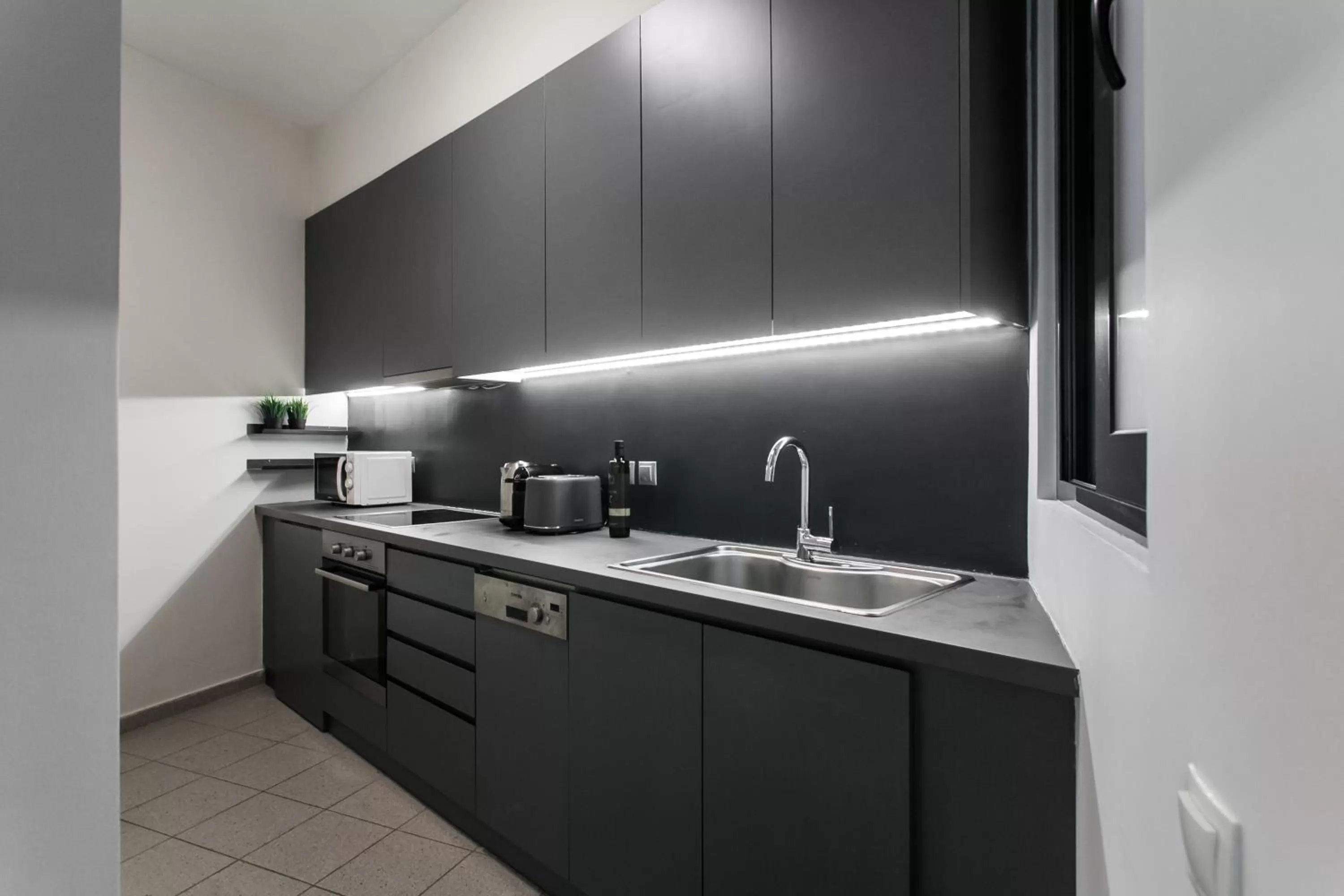 Kitchen or kitchenette, Bathroom in ZOIA The Hill by UPSTREET