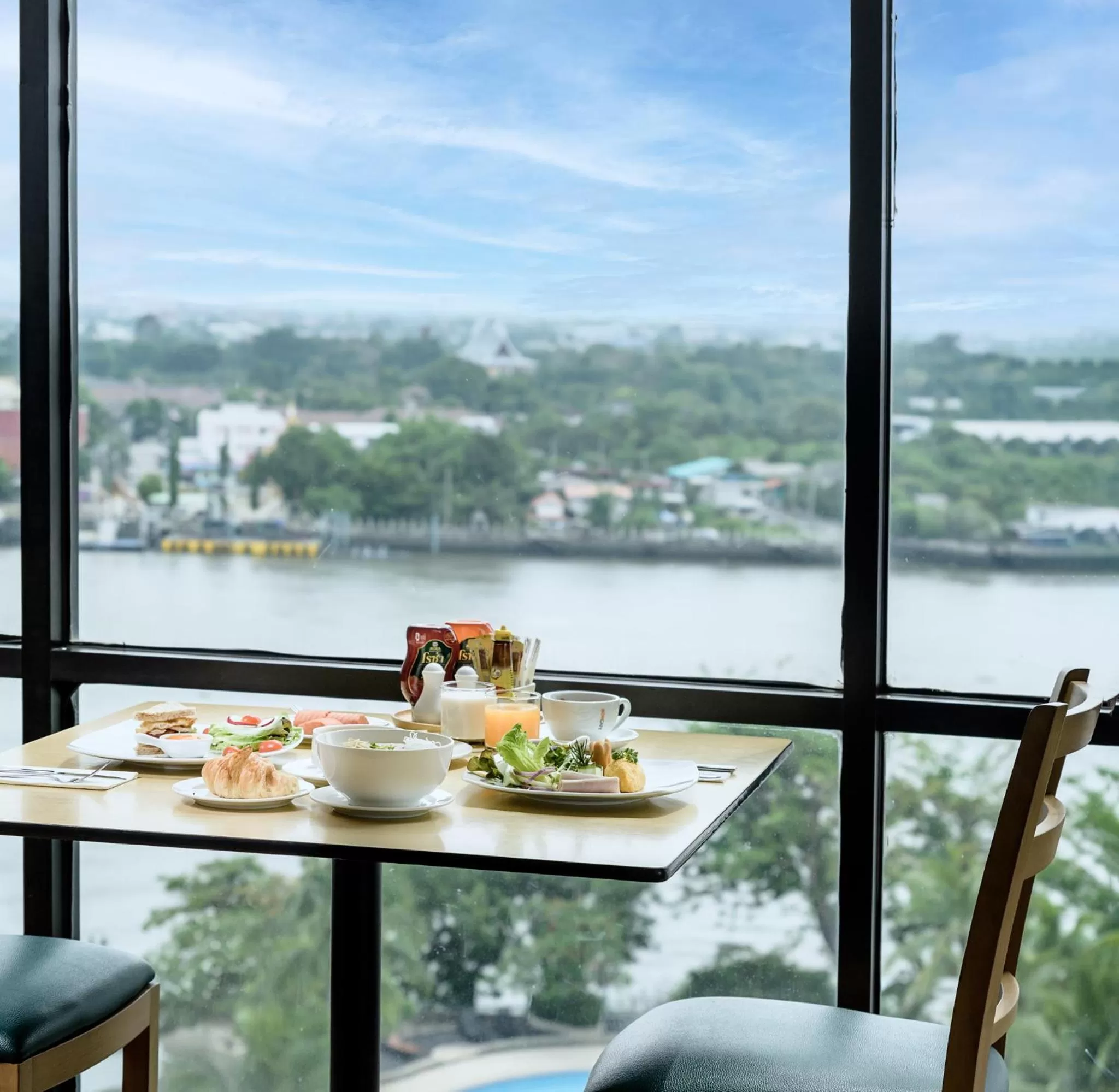 Restaurant/places to eat in Riverine Place Hotel and Residence