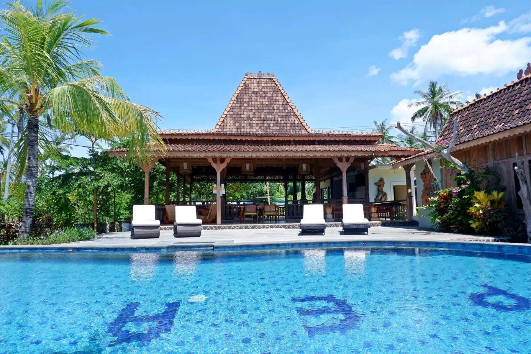 Restaurant/places to eat in Blue Harbor Beachfront Villas & Resto