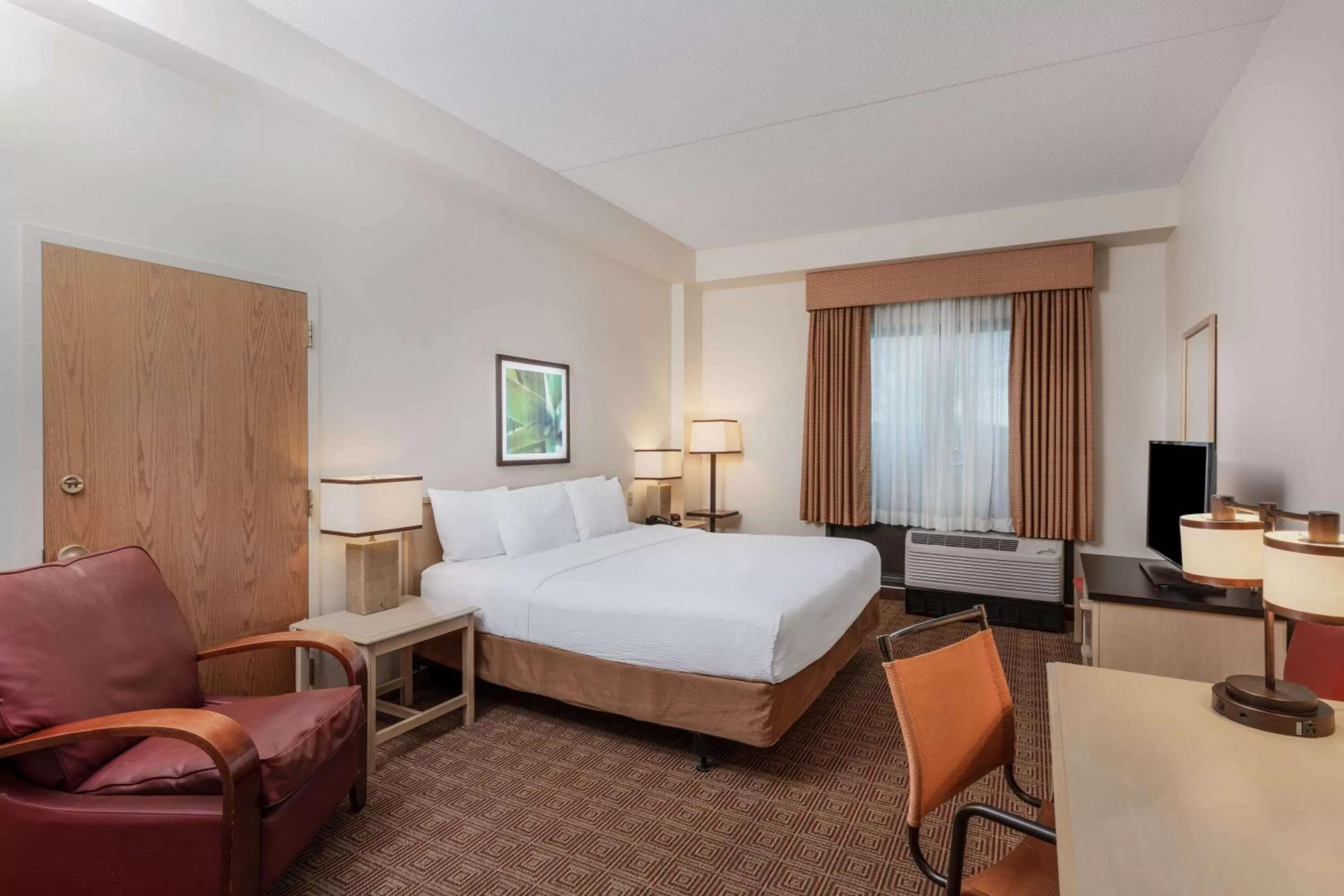 Photo of the whole room, Bed in La Quinta by Wyndham Garden City