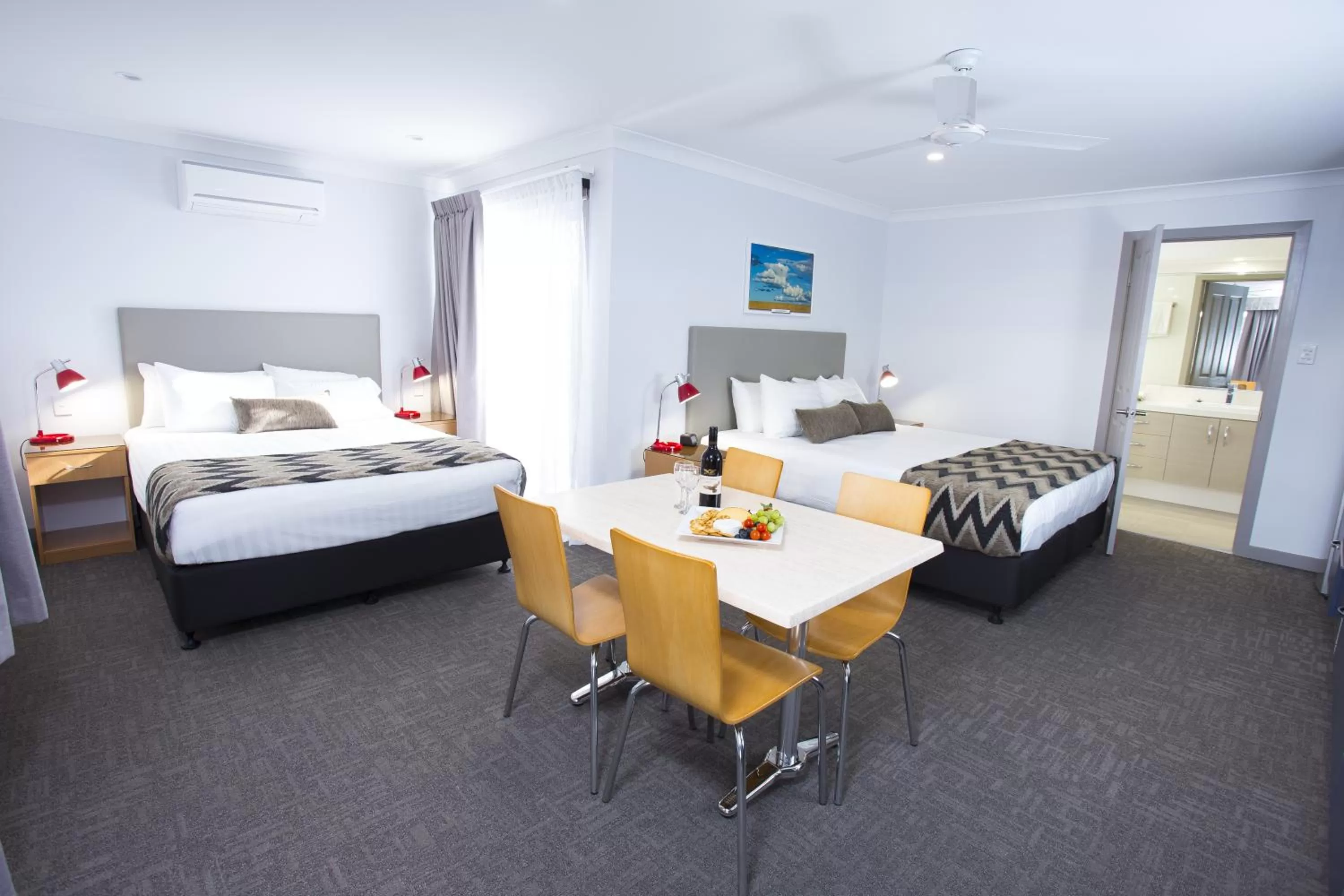 Photo of the whole room, Bed in Altitude Motel Apartments